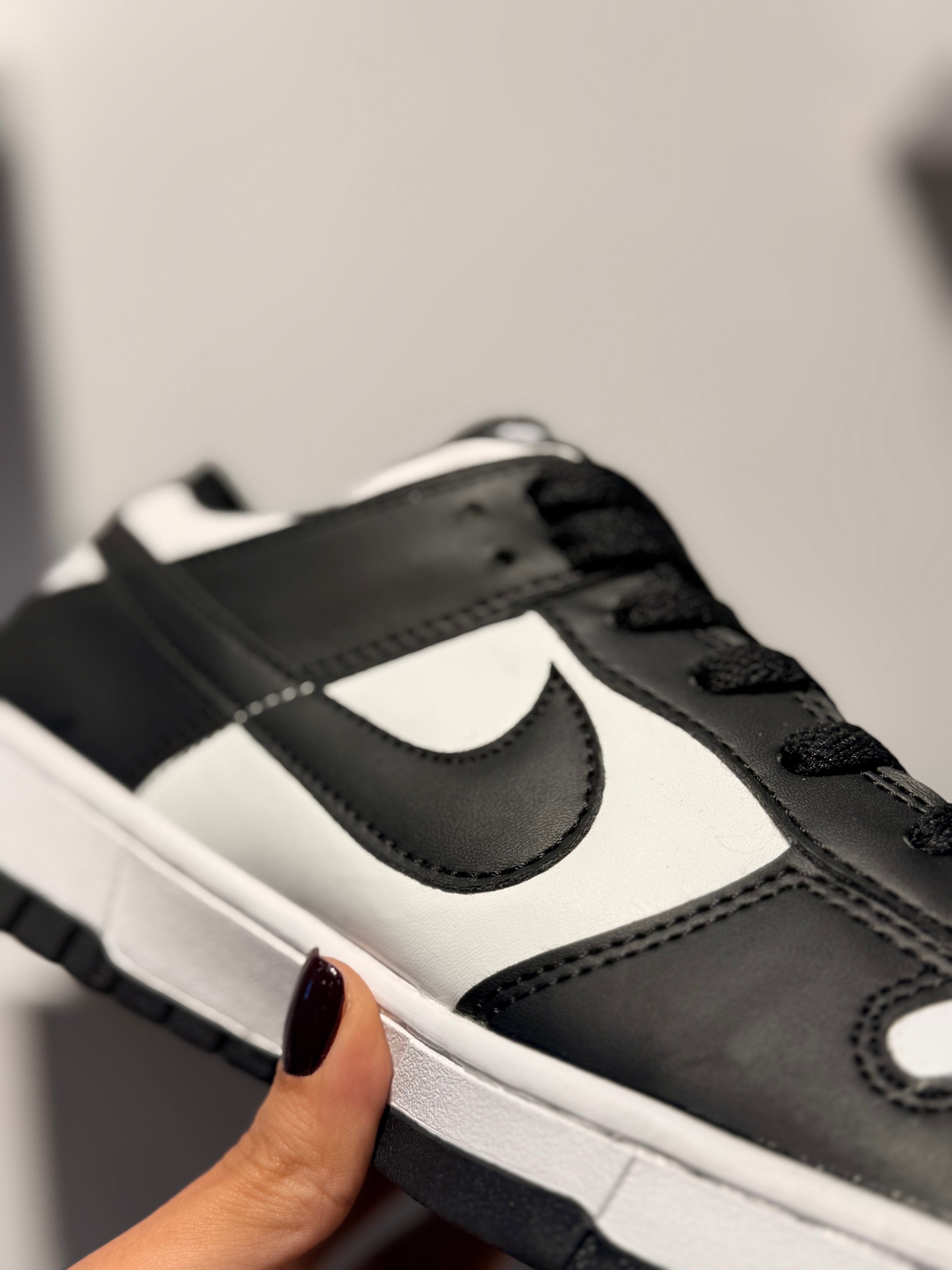 NIKE DUNK LOW RETRO WHITE BLACK PANDA