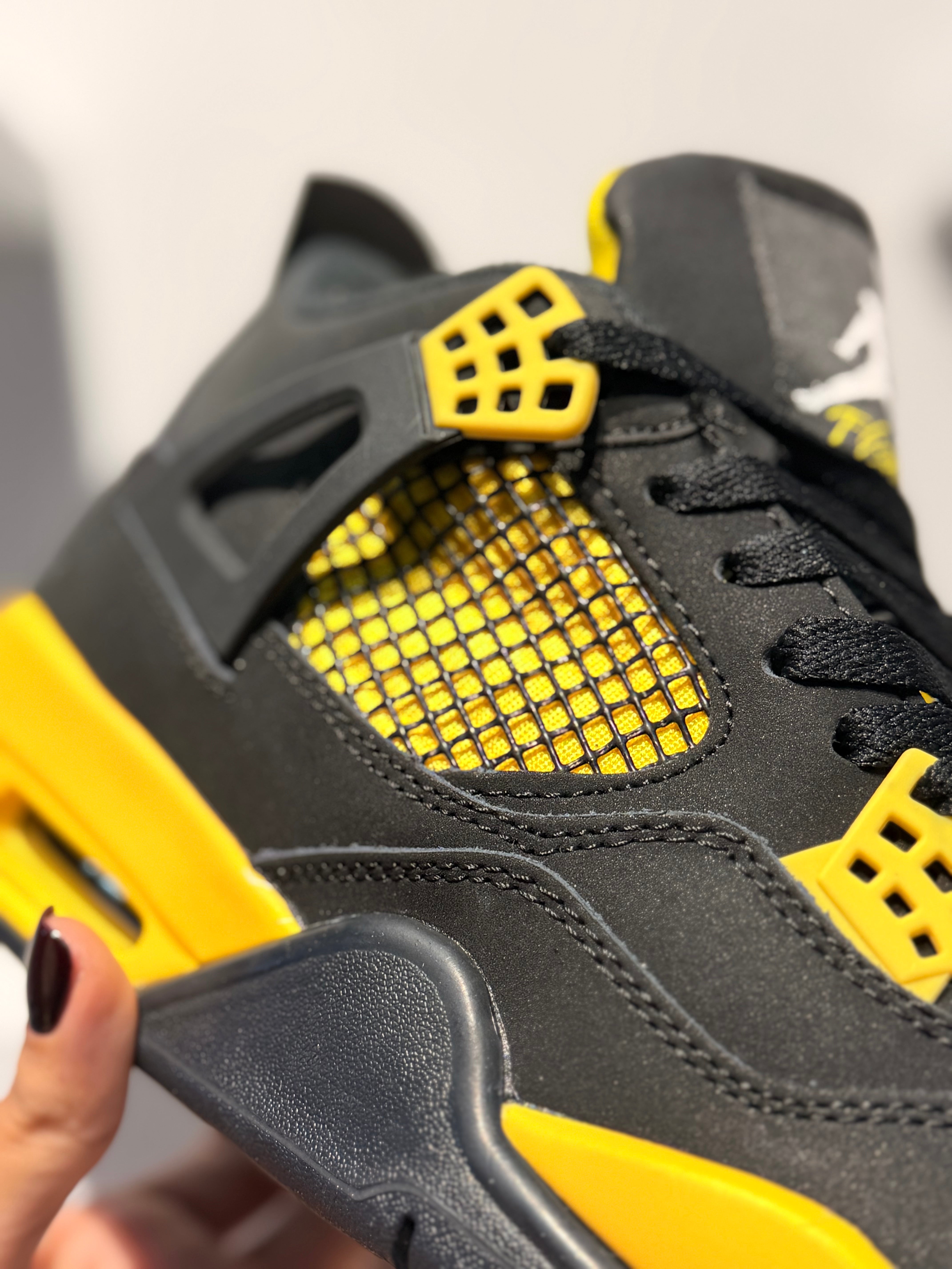 NIKE AIR JORDAN 4 RETRO YELLOW THUNDER