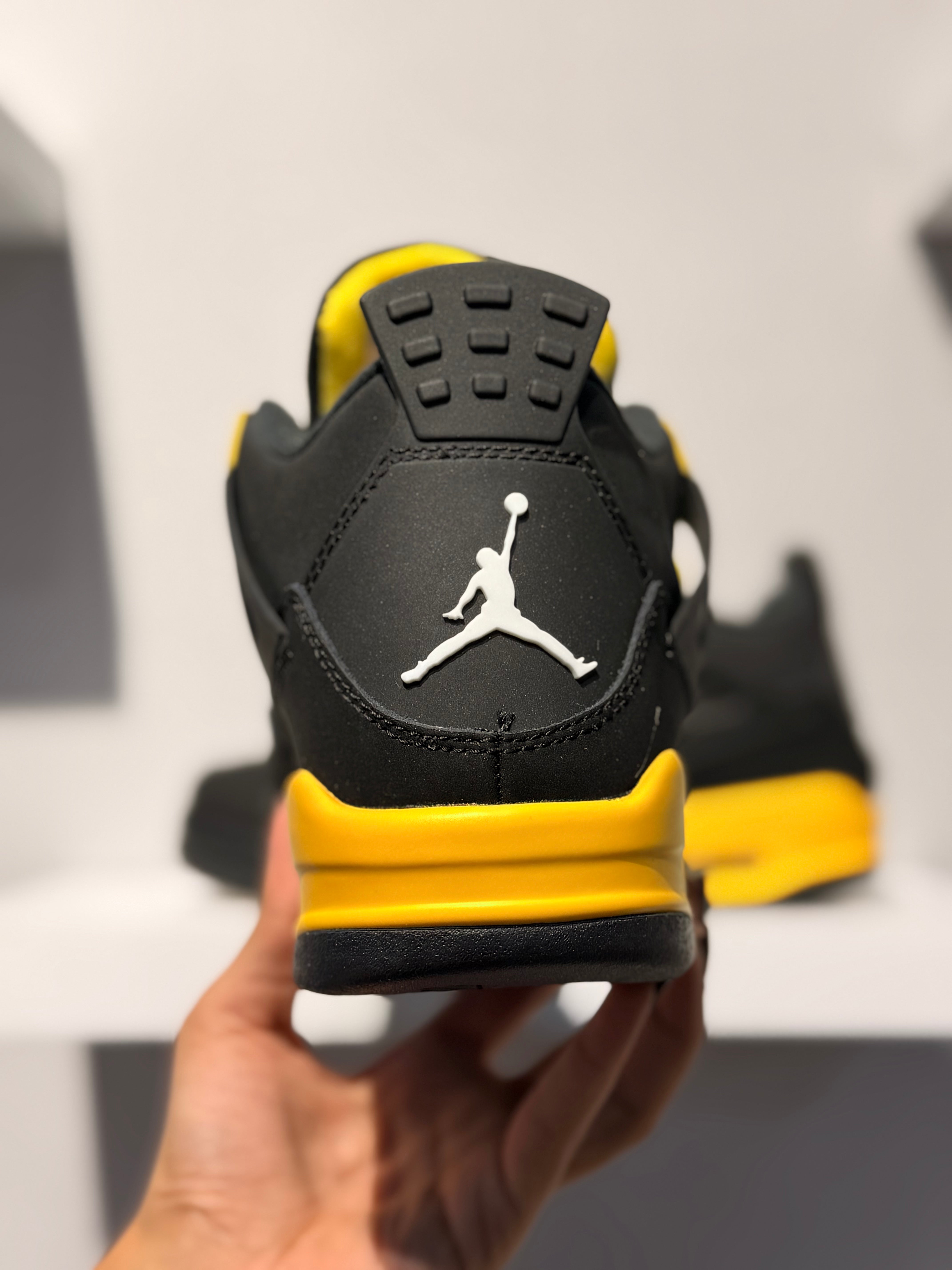 NIKE AIR JORDAN 4 RETRO YELLOW THUNDER