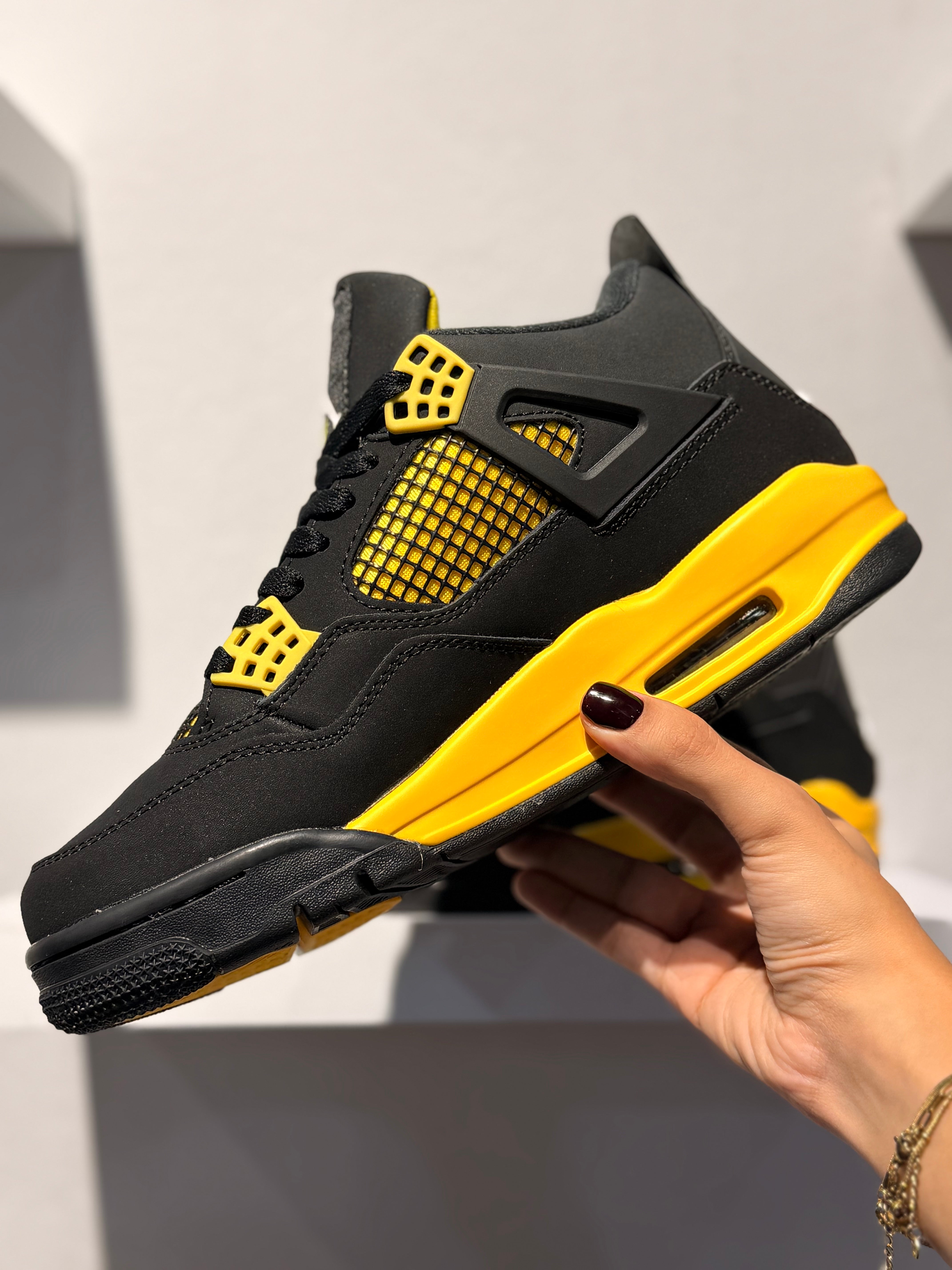 NIKE AIR JORDAN 4 RETRO YELLOW THUNDER