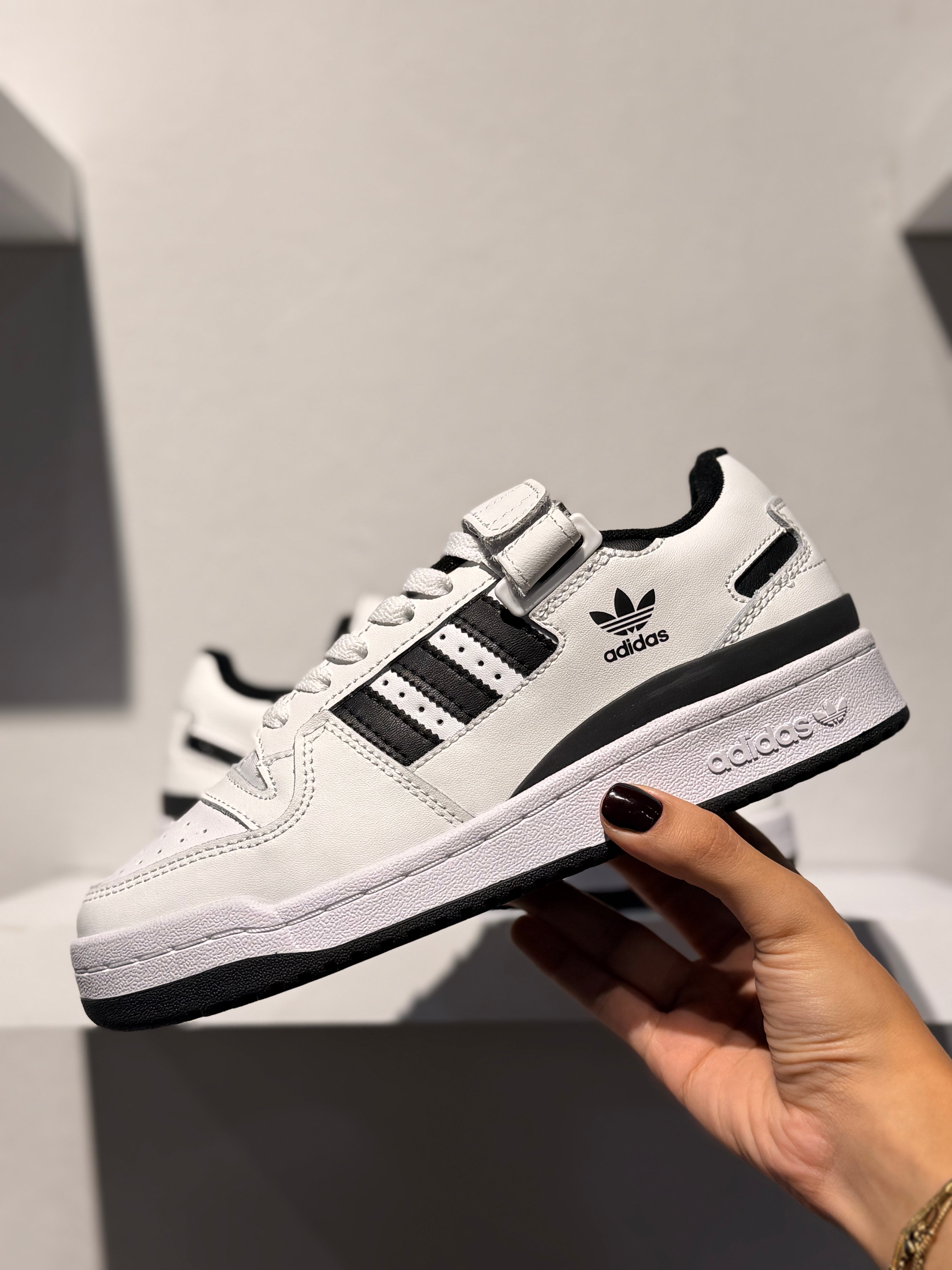 ADIDAS FORUM LOW WHITE BLACK