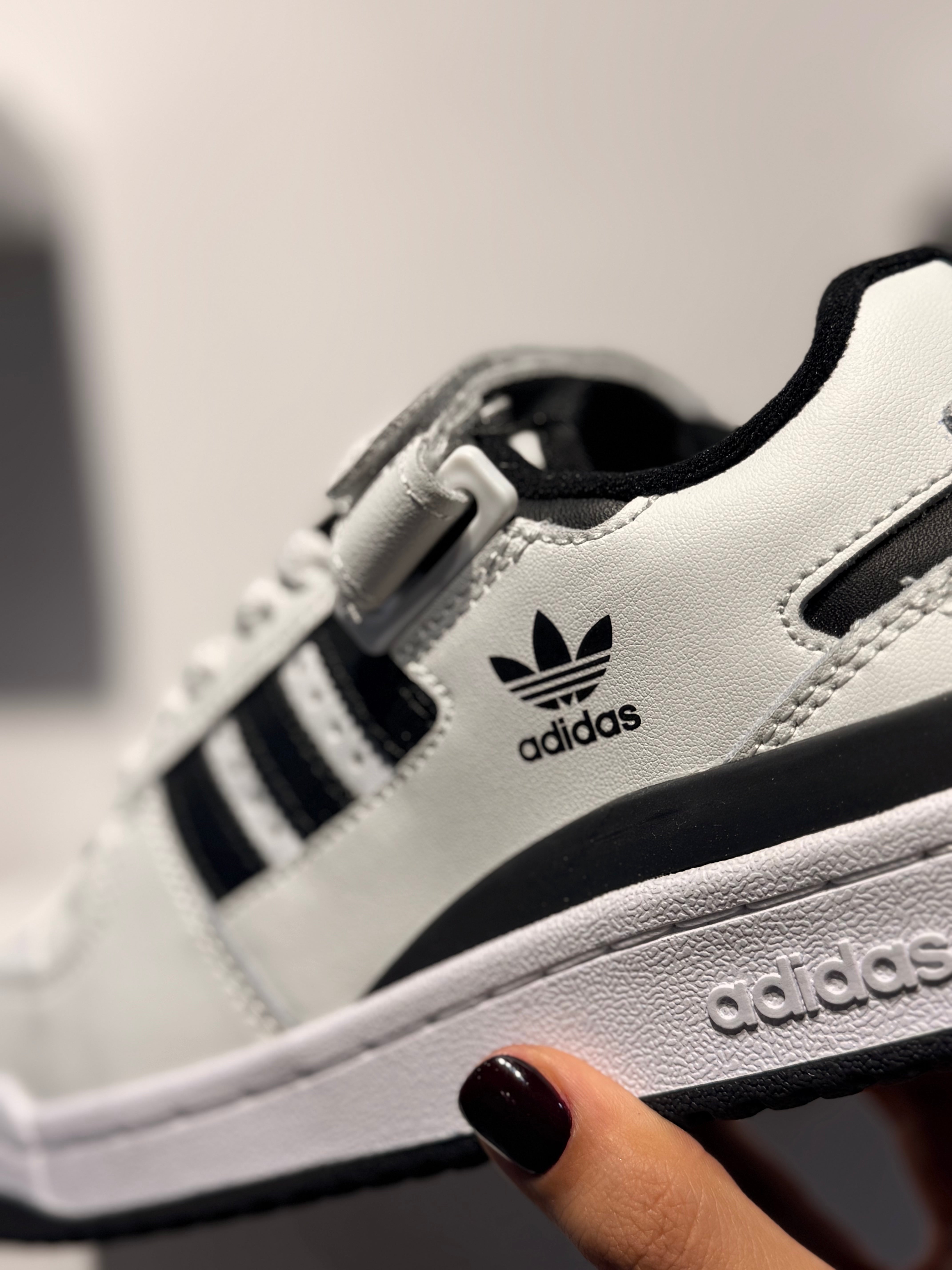 ADIDAS FORUM LOW WHITE BLACK