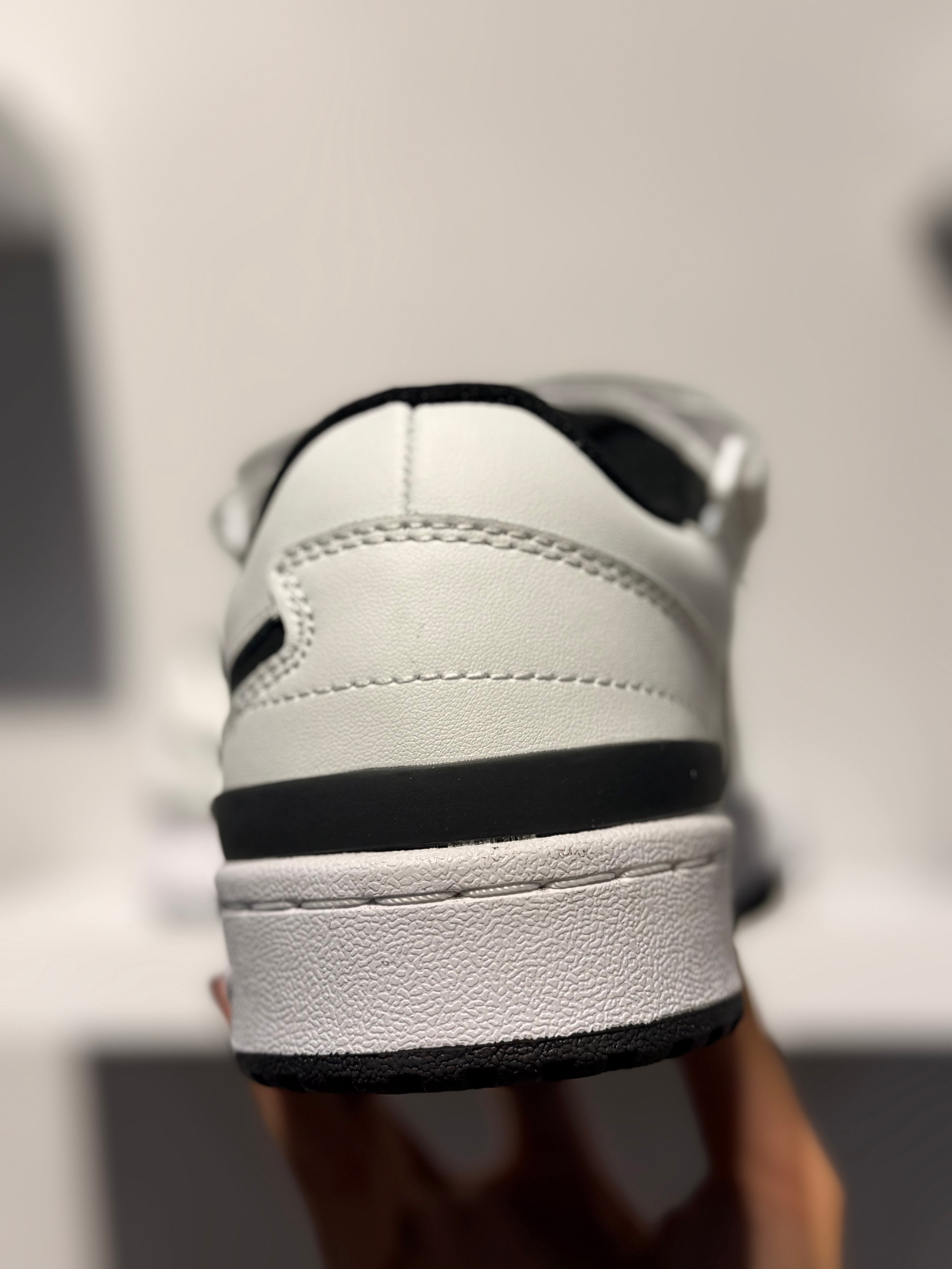 ADIDAS FORUM WHITE BLACK