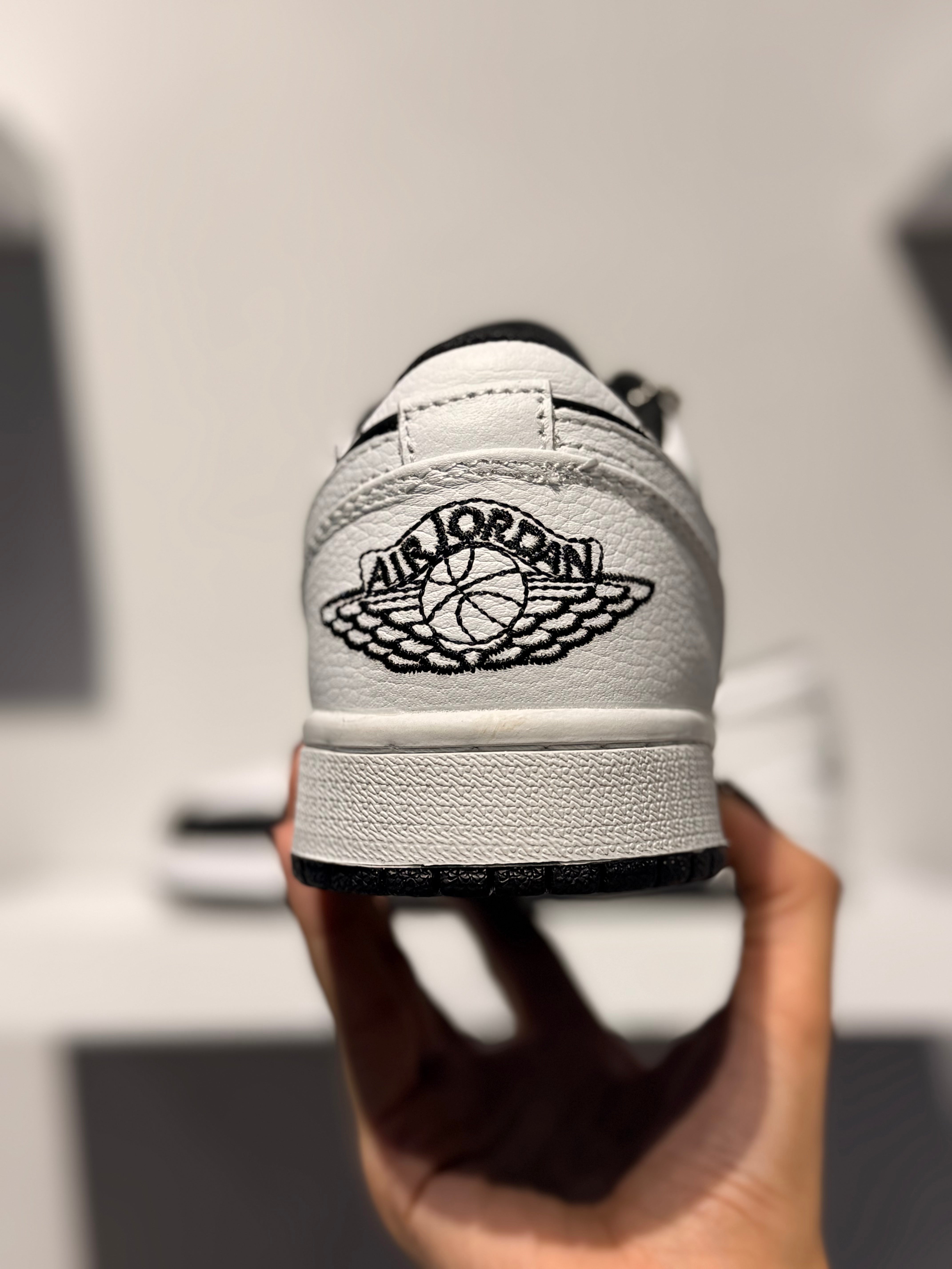 NIKE JORDAN LOW PANDA