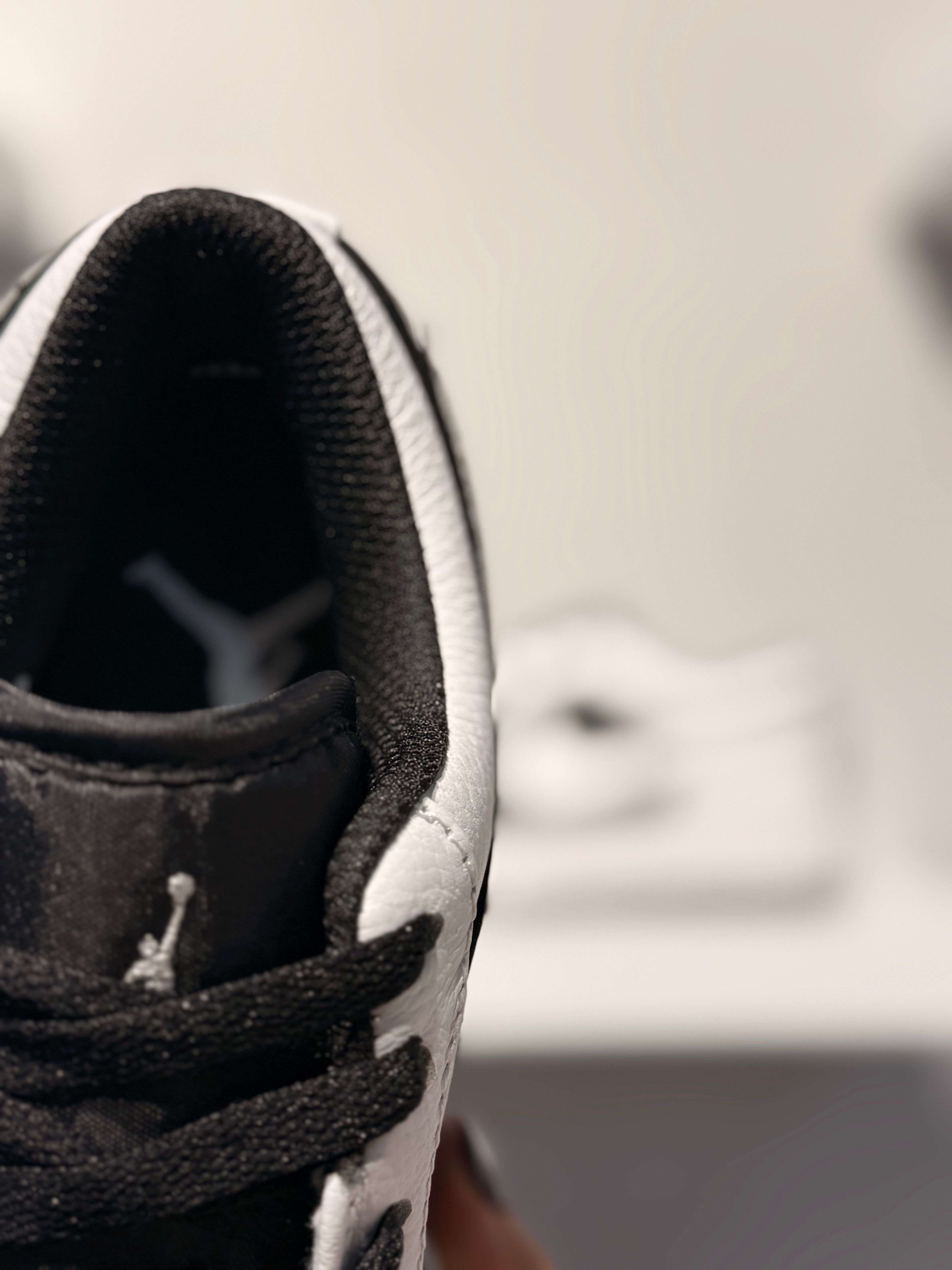 NIKE JORDAN LOW PANDA