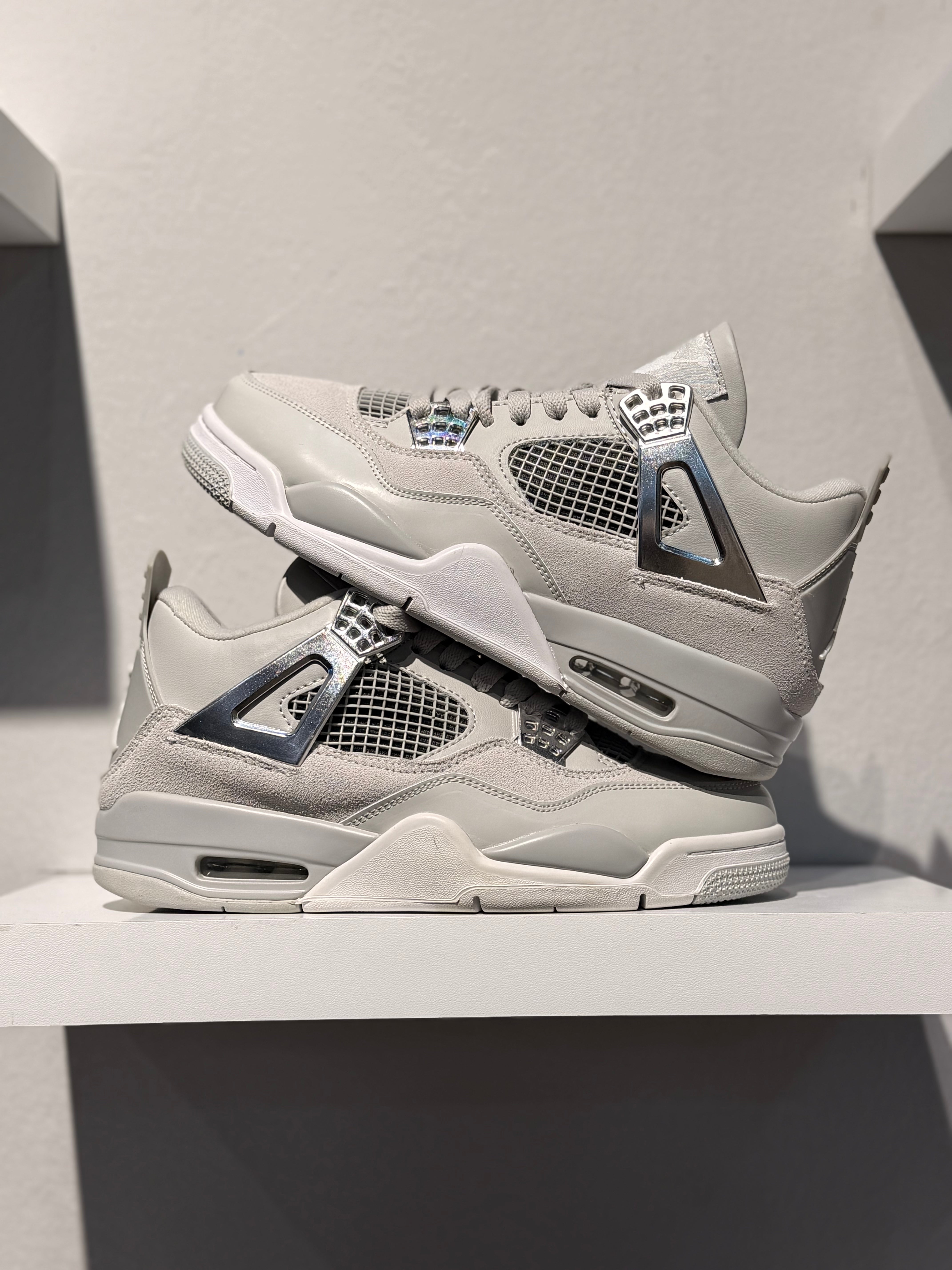 JORDAN 4 RETRO FROZEN MOMENTS