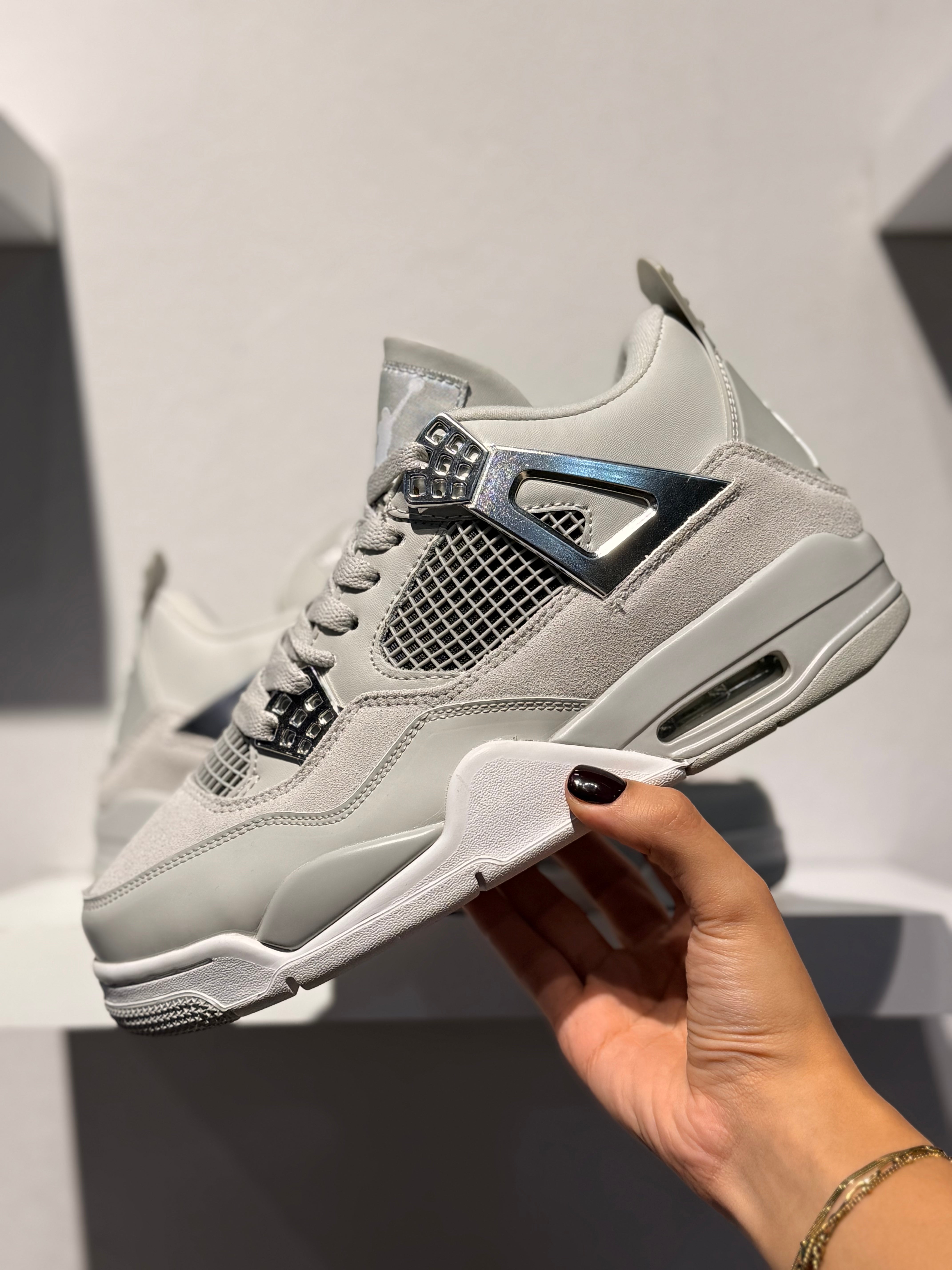 JORDAN 4 RETRO FROZEN MOMENTS