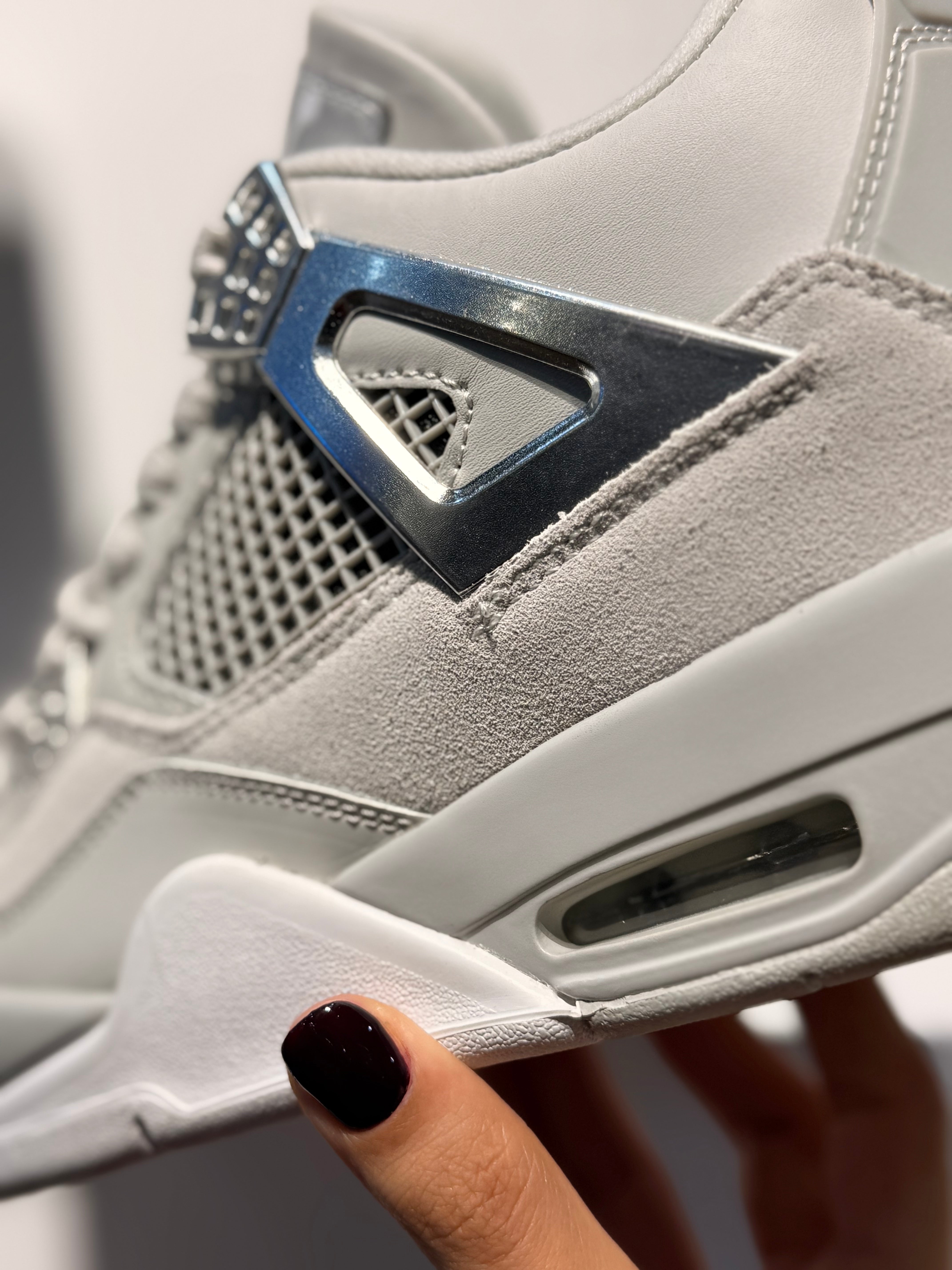 JORDAN 4 RETRO FROZEN MOMENTS