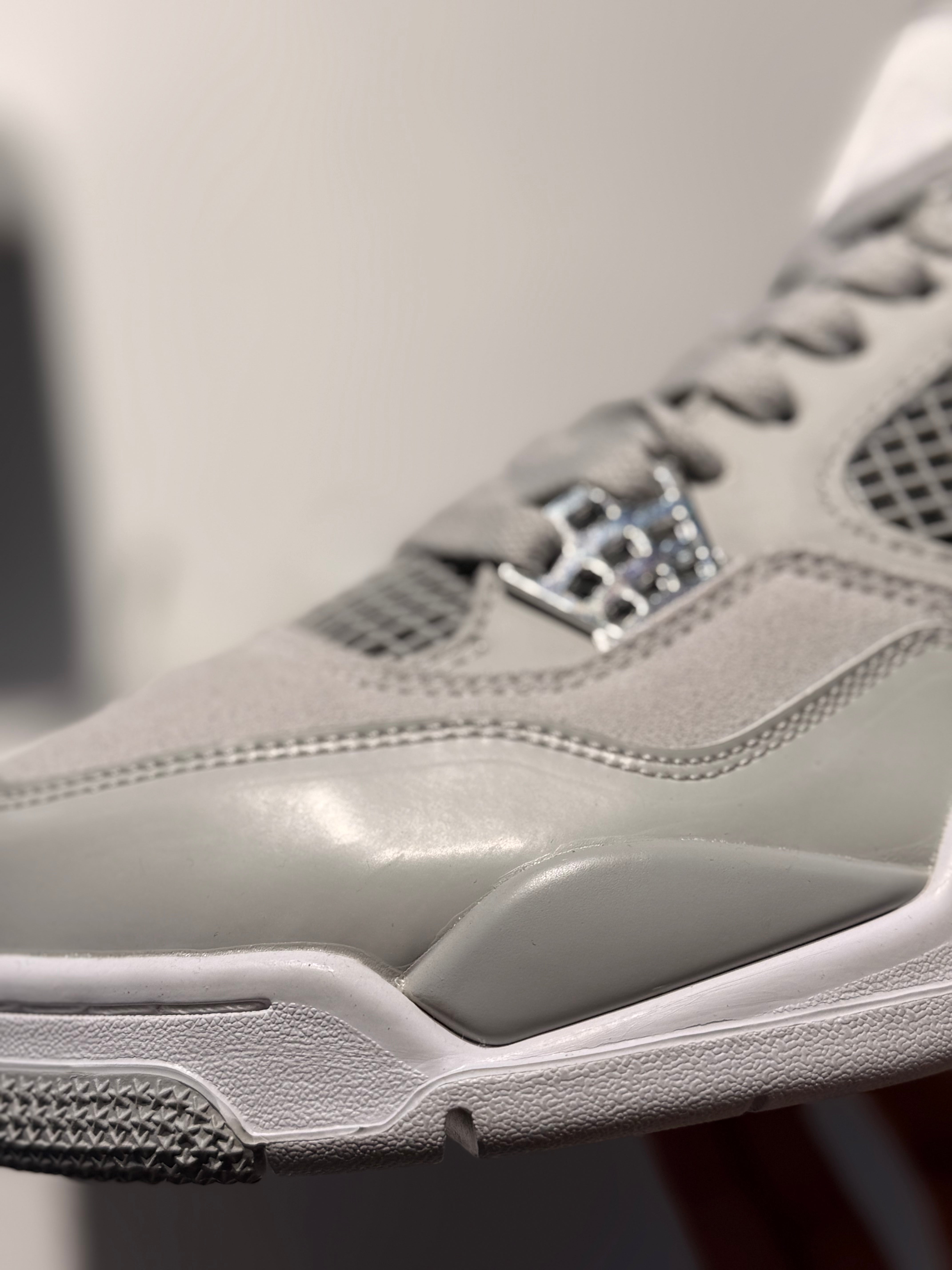 JORDAN 4 RETRO FROZEN MOMENTS