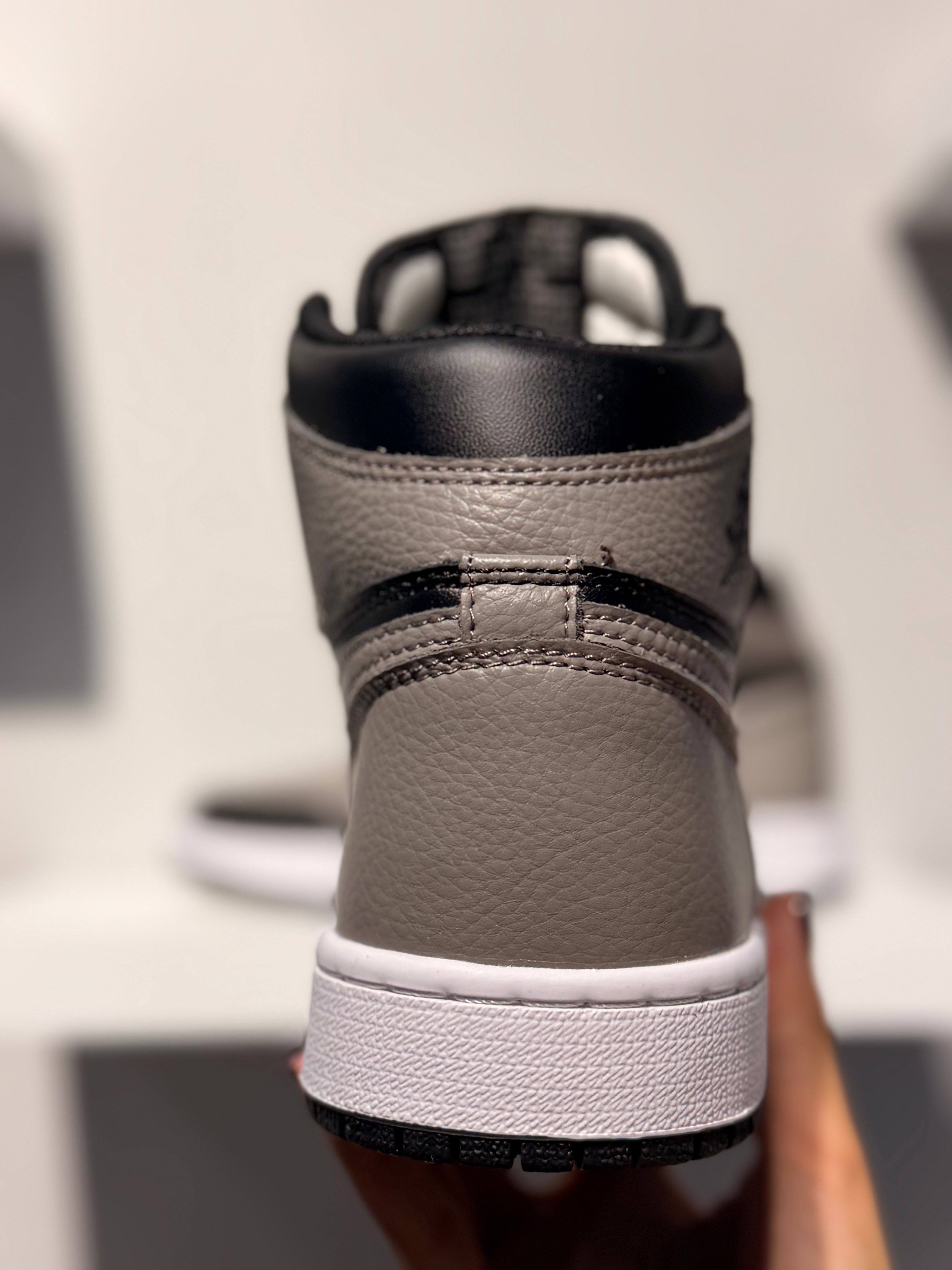 JORDEN 1 HIGH RETRO SHADOW