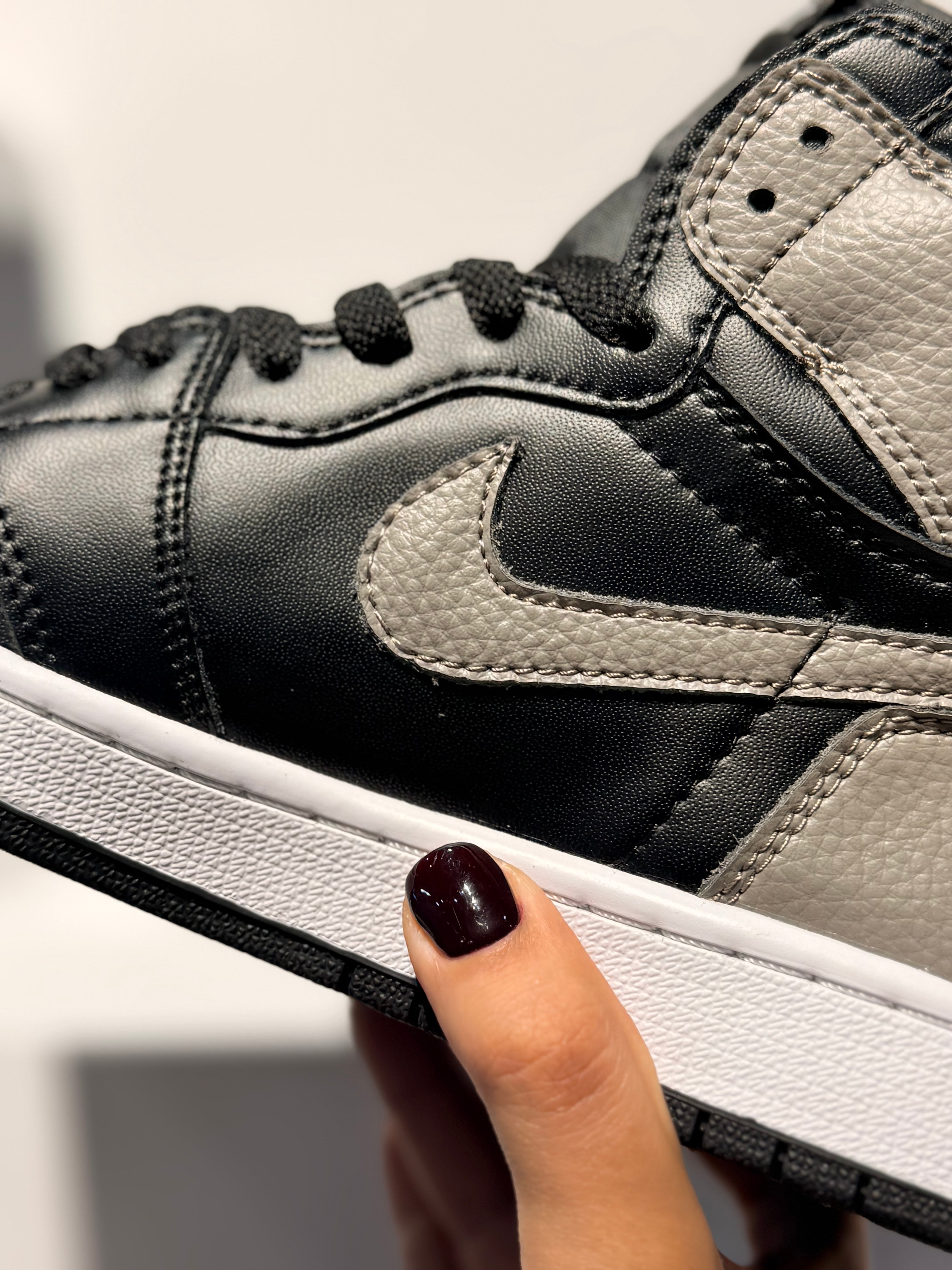 JORDEN 1 HIGH RETRO SHADOW