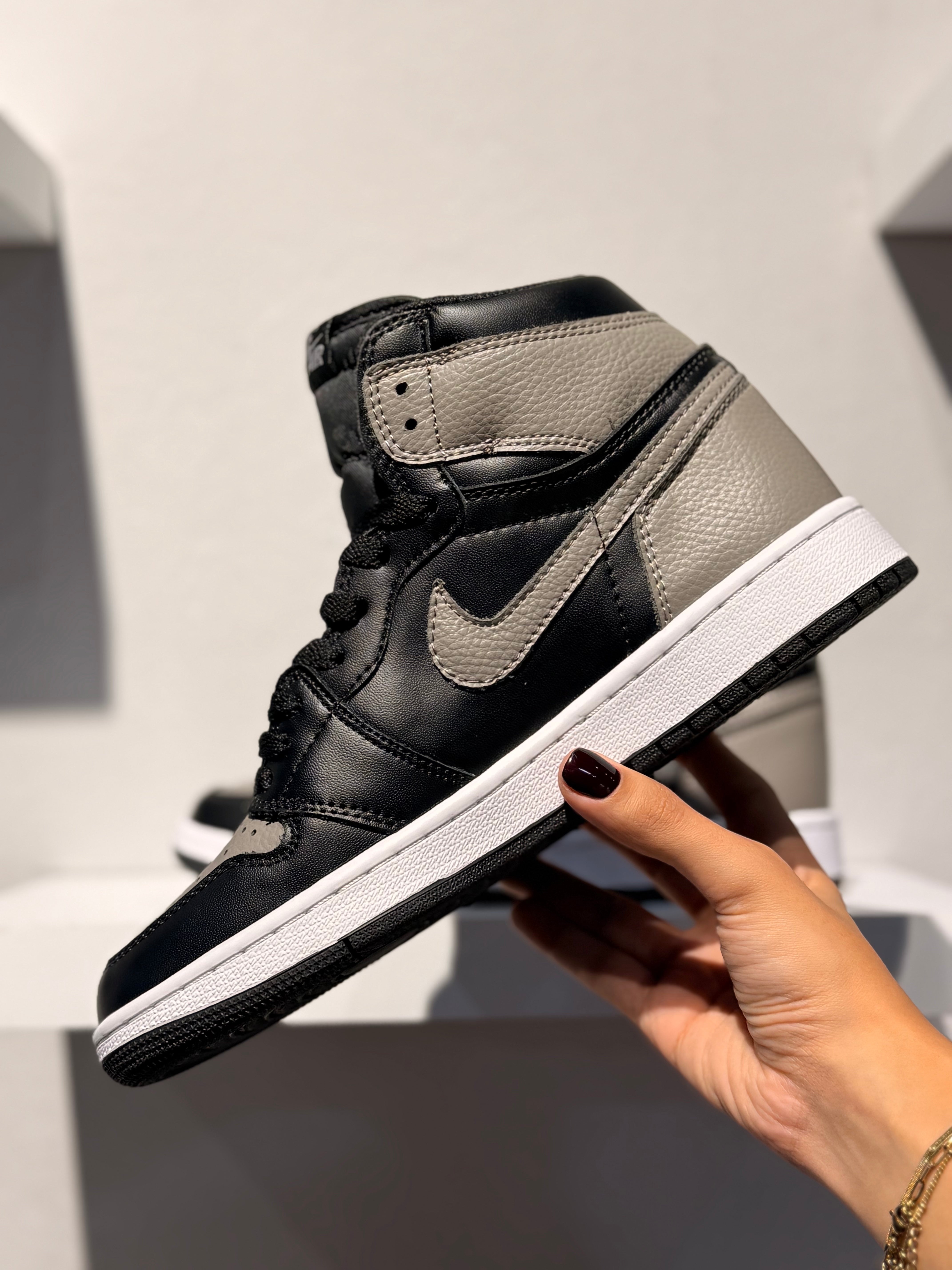 JORDEN 1 HIGH RETRO SHADOW