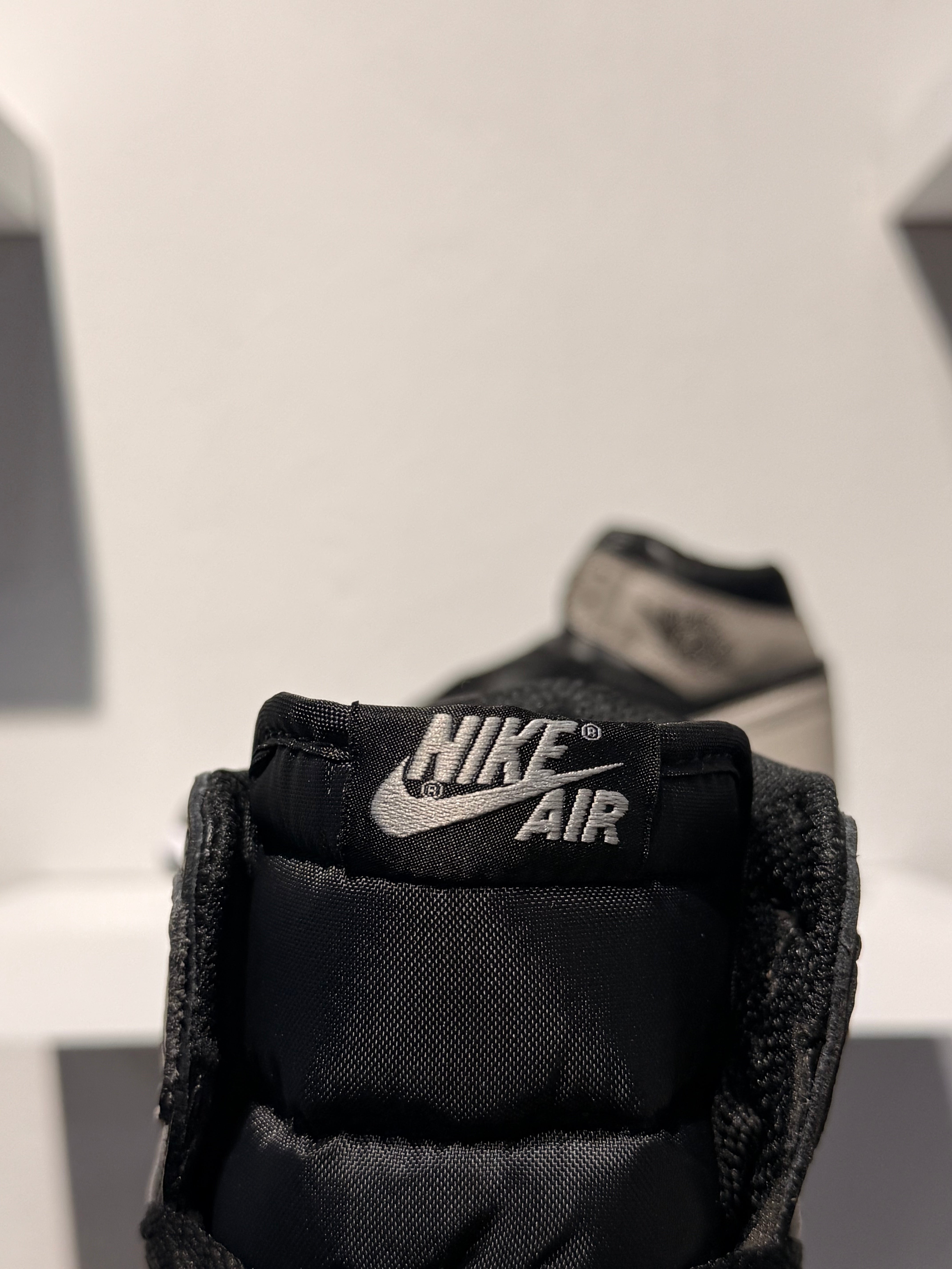 JORDEN 1 HIGH RETRO SHADOW
