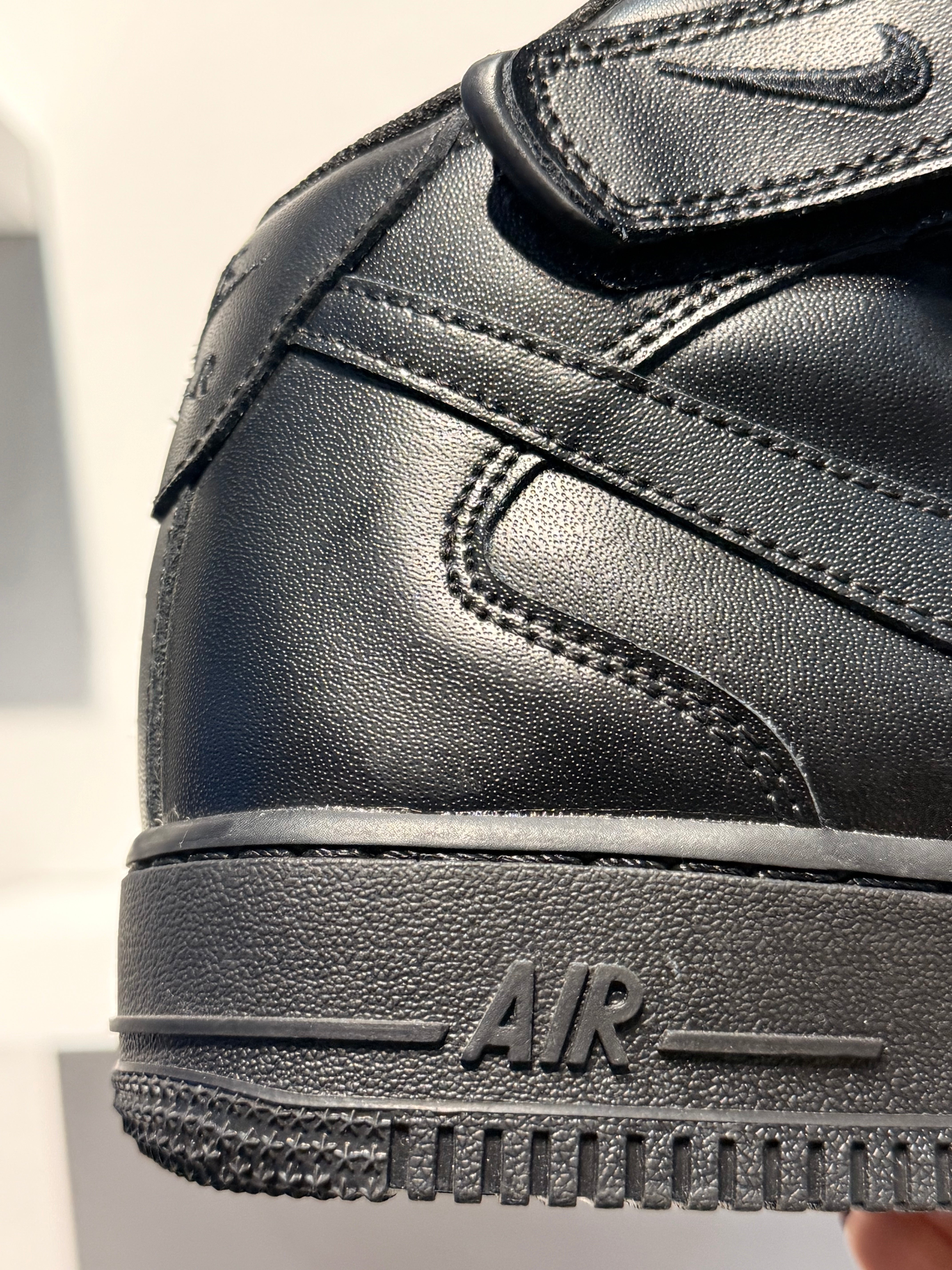 NIKE AIR FORCE 1 HIGH TRIPLE BLACK