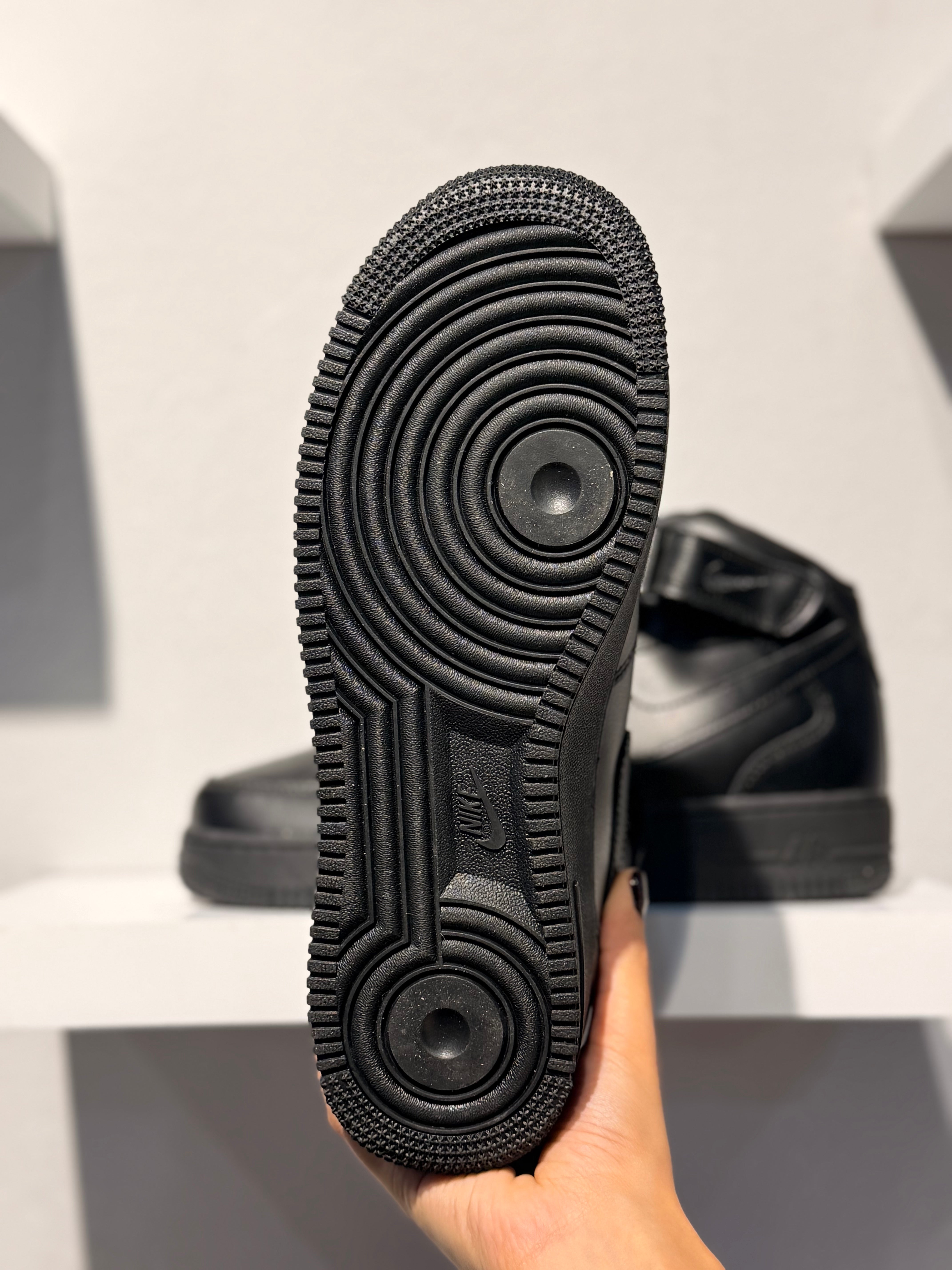 NIKE AIR FORCE 1 HIGH TRIPLE BLACK