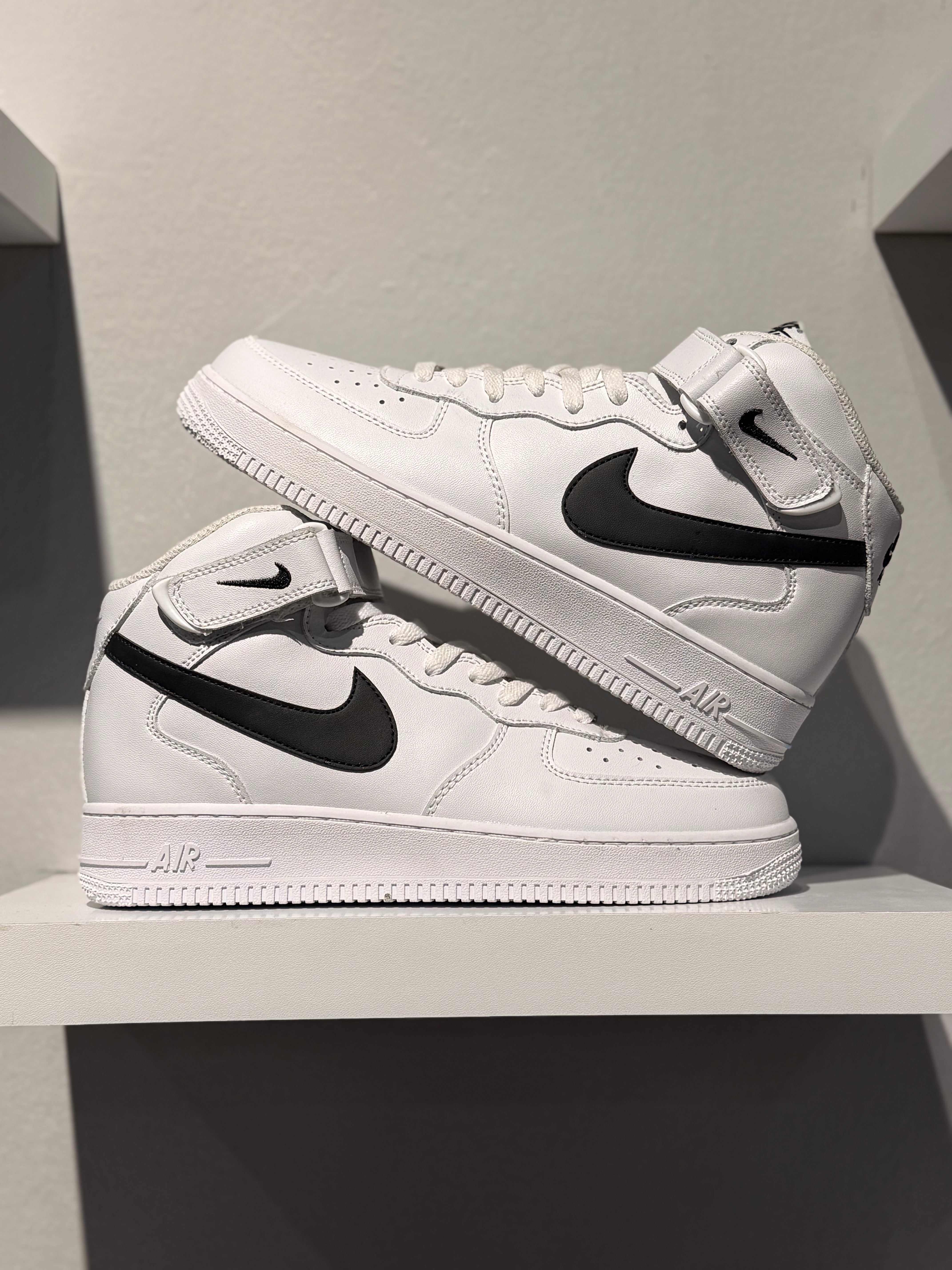 NIKE AIR FORCE 1 HIGH WHITE X BLACK
