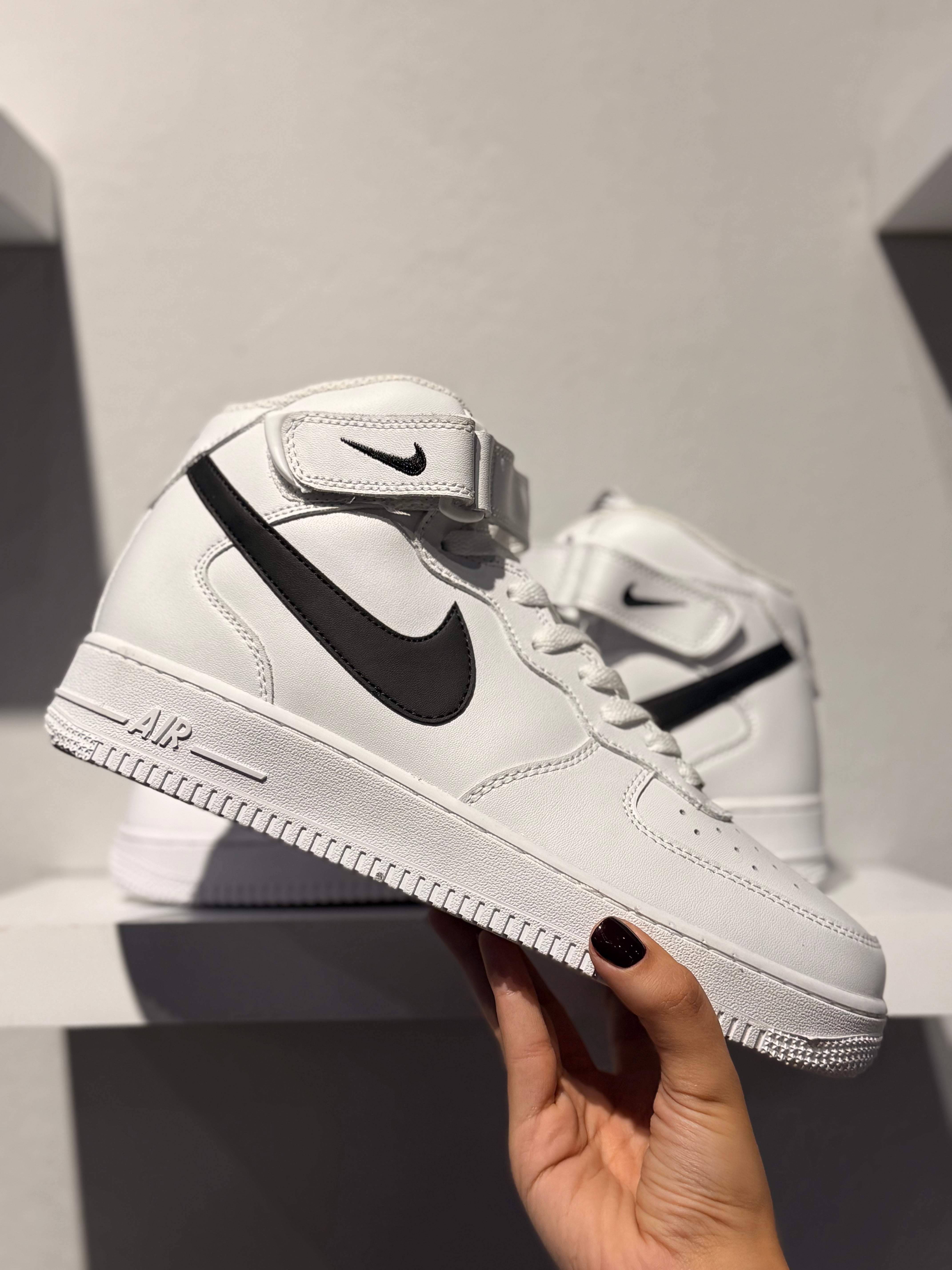 NIKE AIR FORCE 1 HIGH WHITE X BLACK