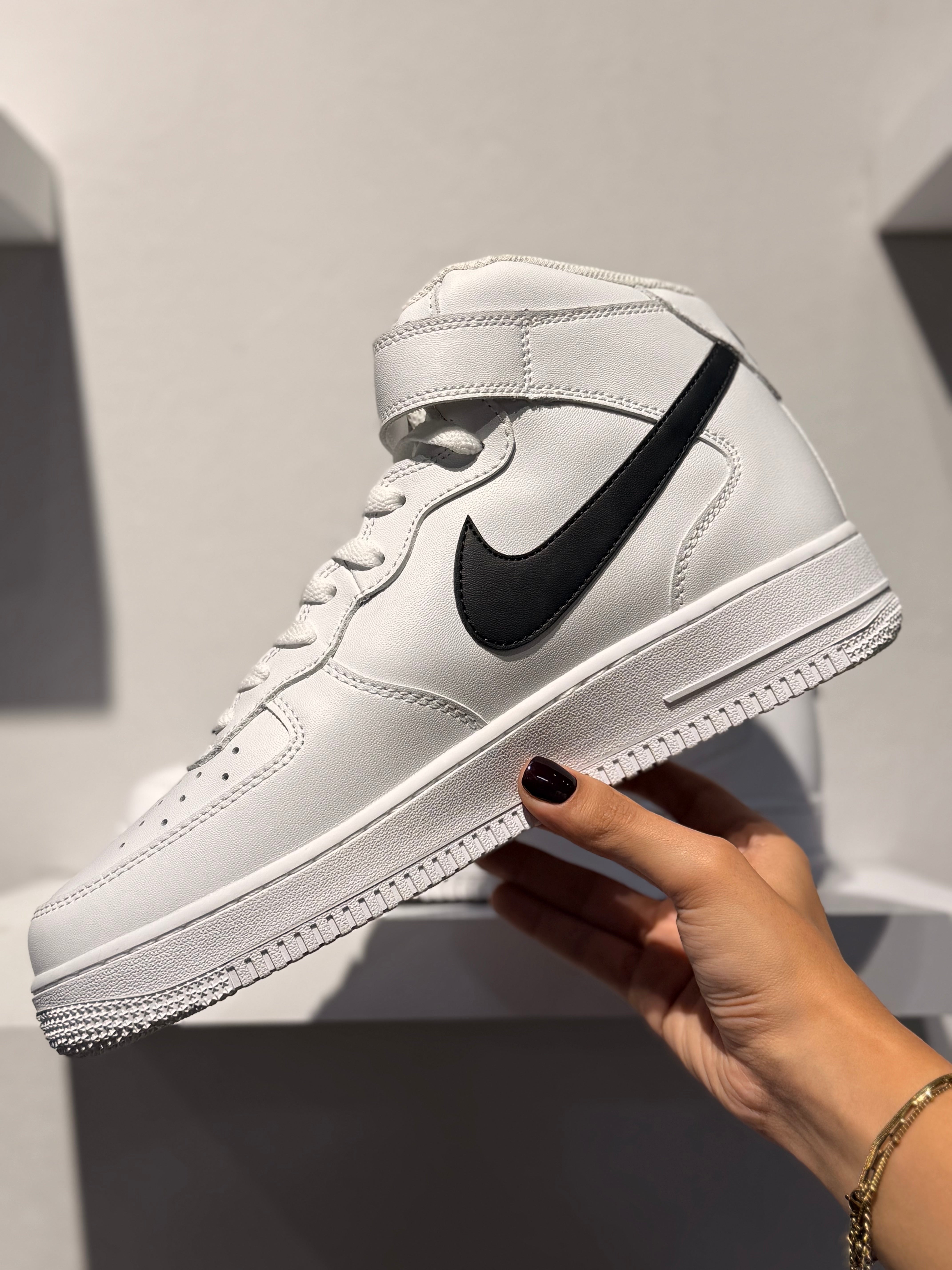 NIKE AIR FORCE 1 HIGH WHITE X BLACK