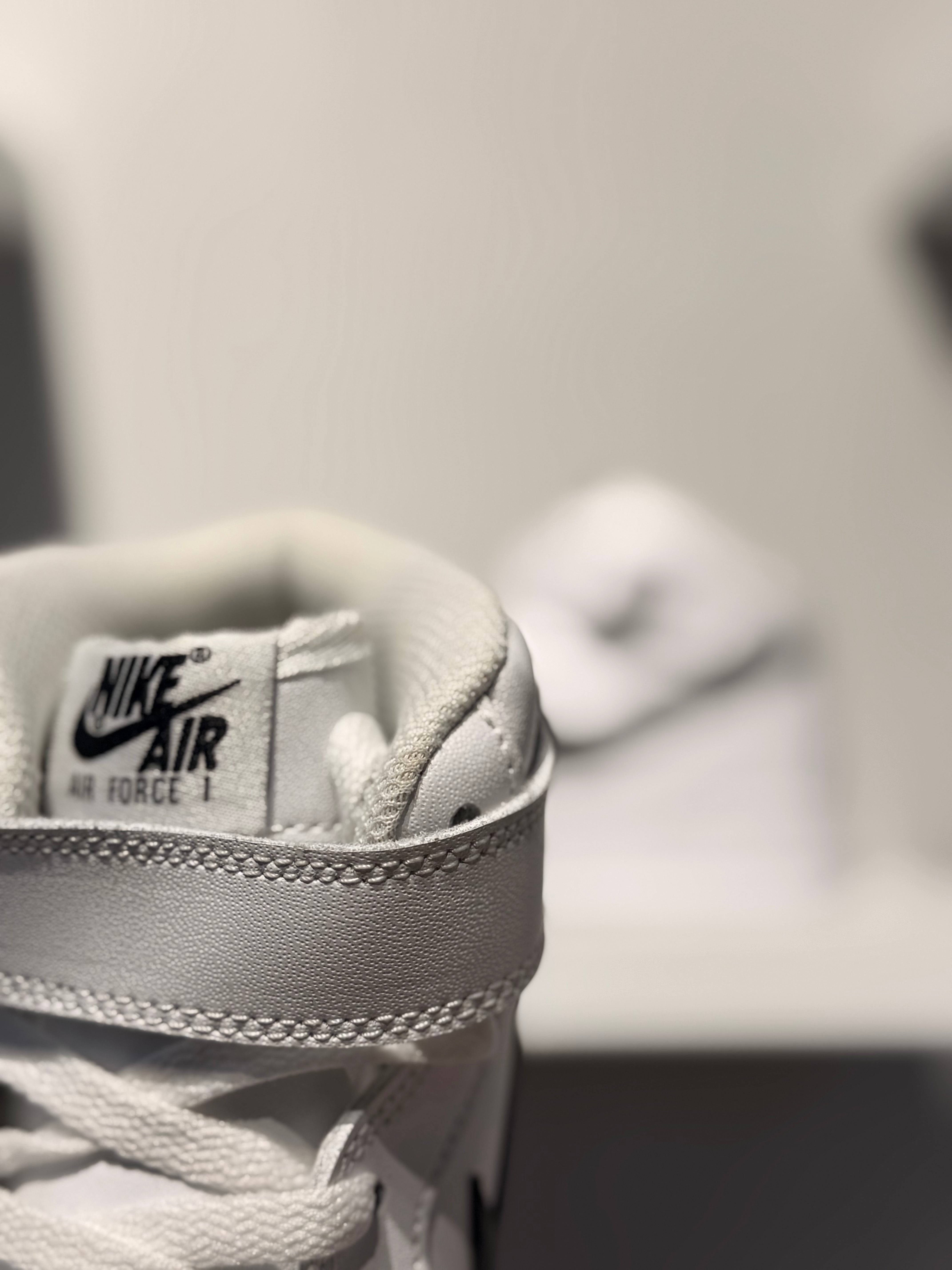 NIKE AIR FORCE 1 HIGH WHITE X BLACK