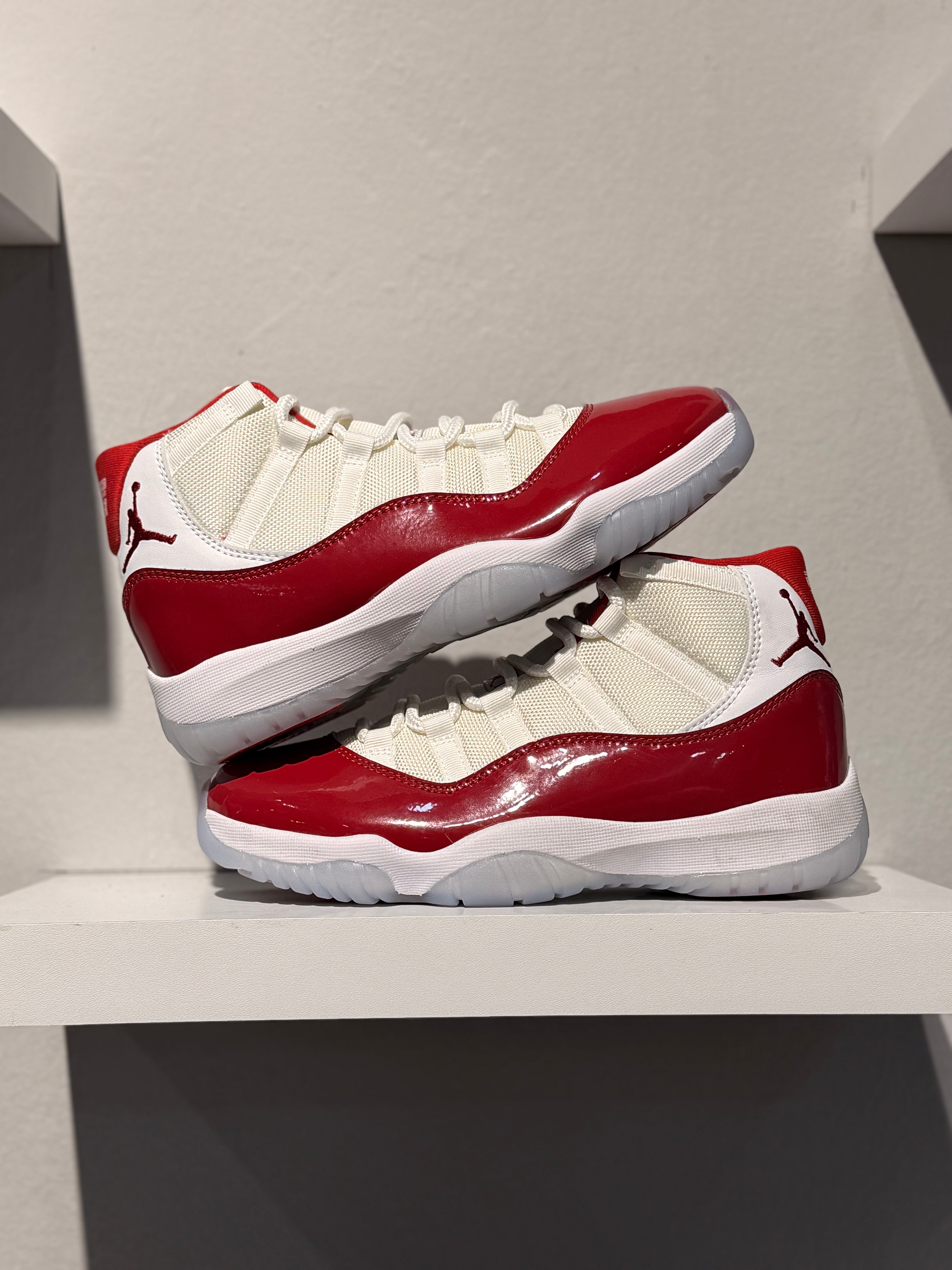 JORDAN 11 CHERRY RED