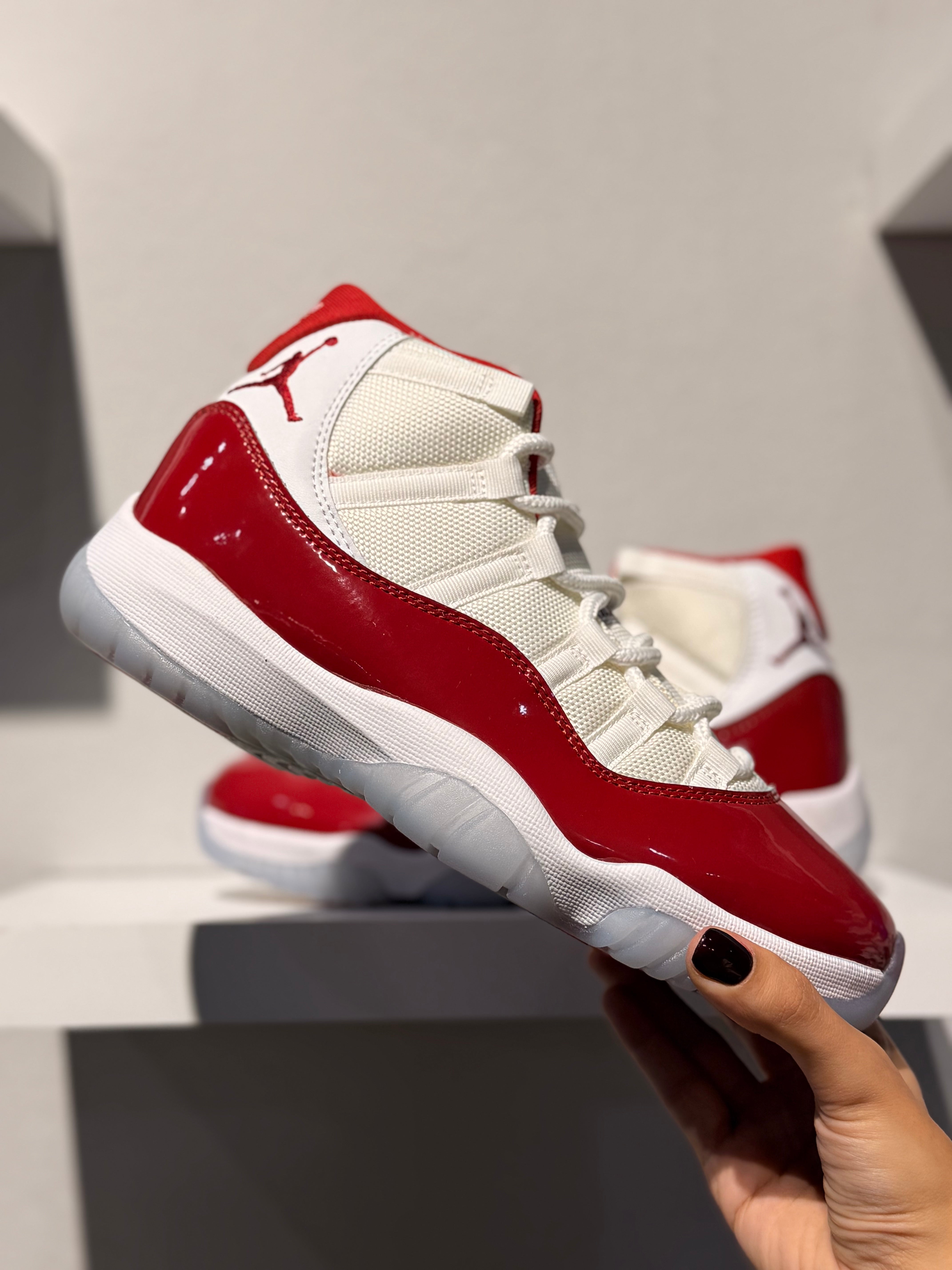 JORDAN 11 CHERRY RED