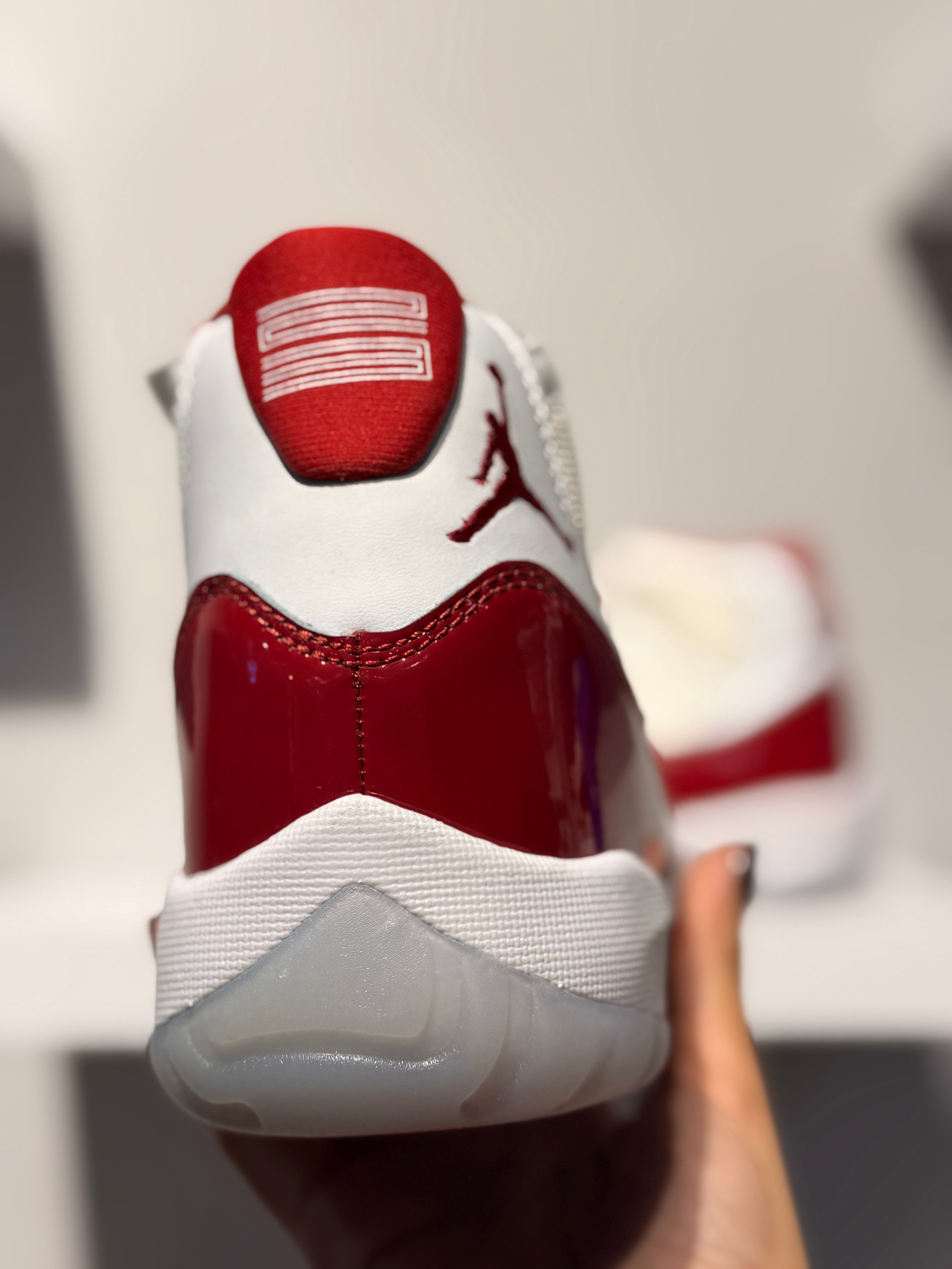 JORDAN 11 CHERRY RED