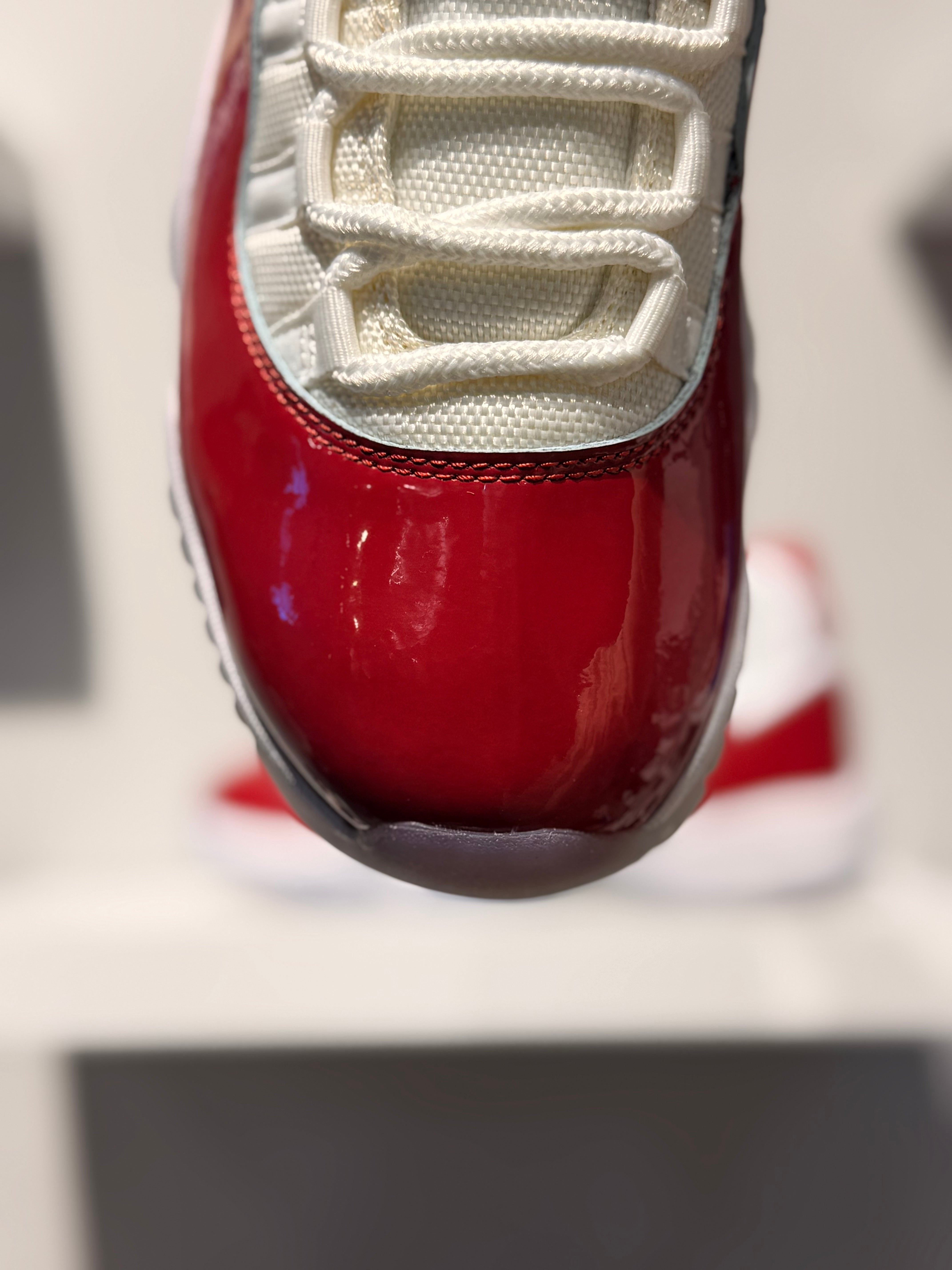 JORDAN 11 CHERRY RED