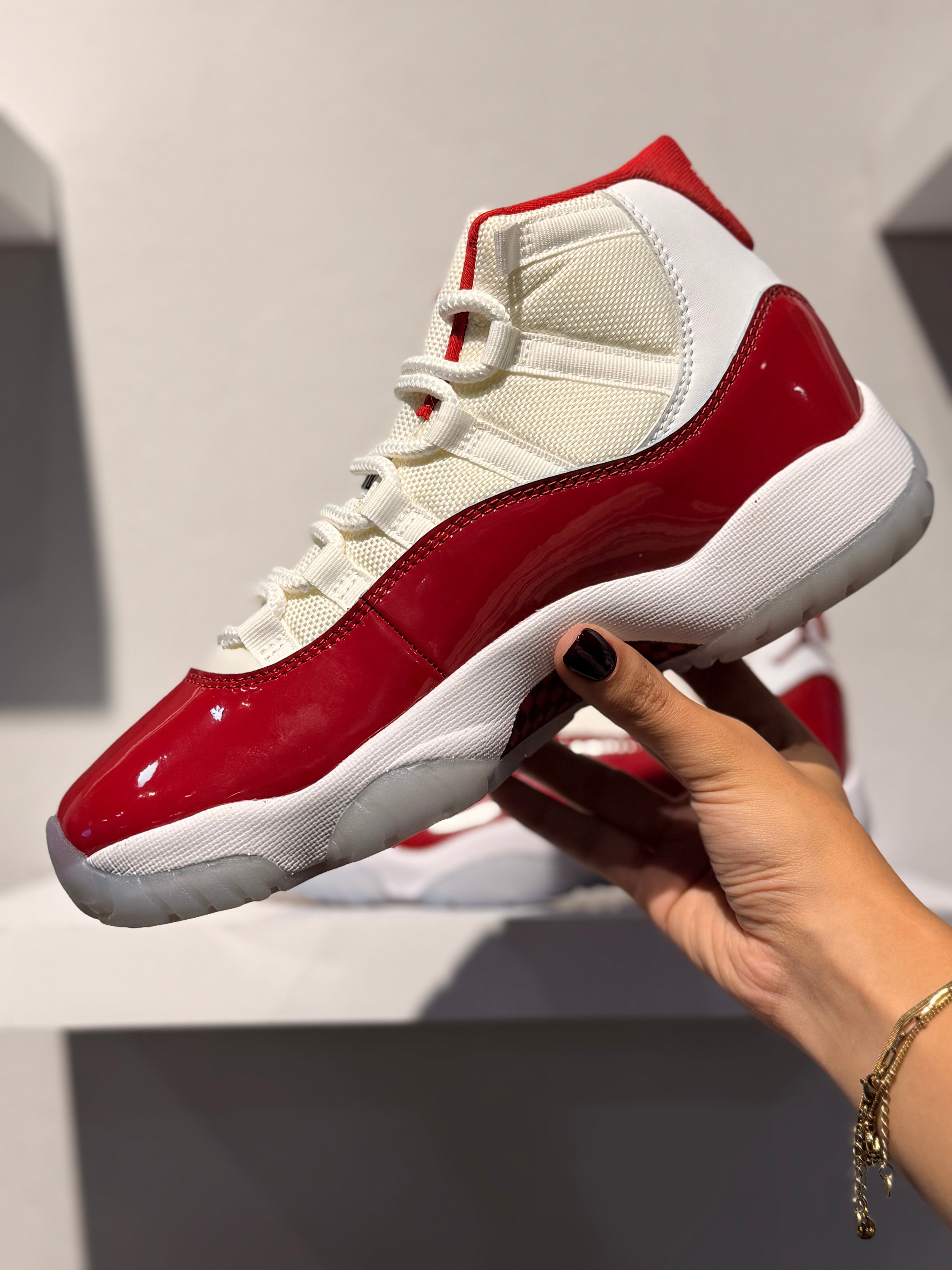 JORDAN 11 CHERRY RED