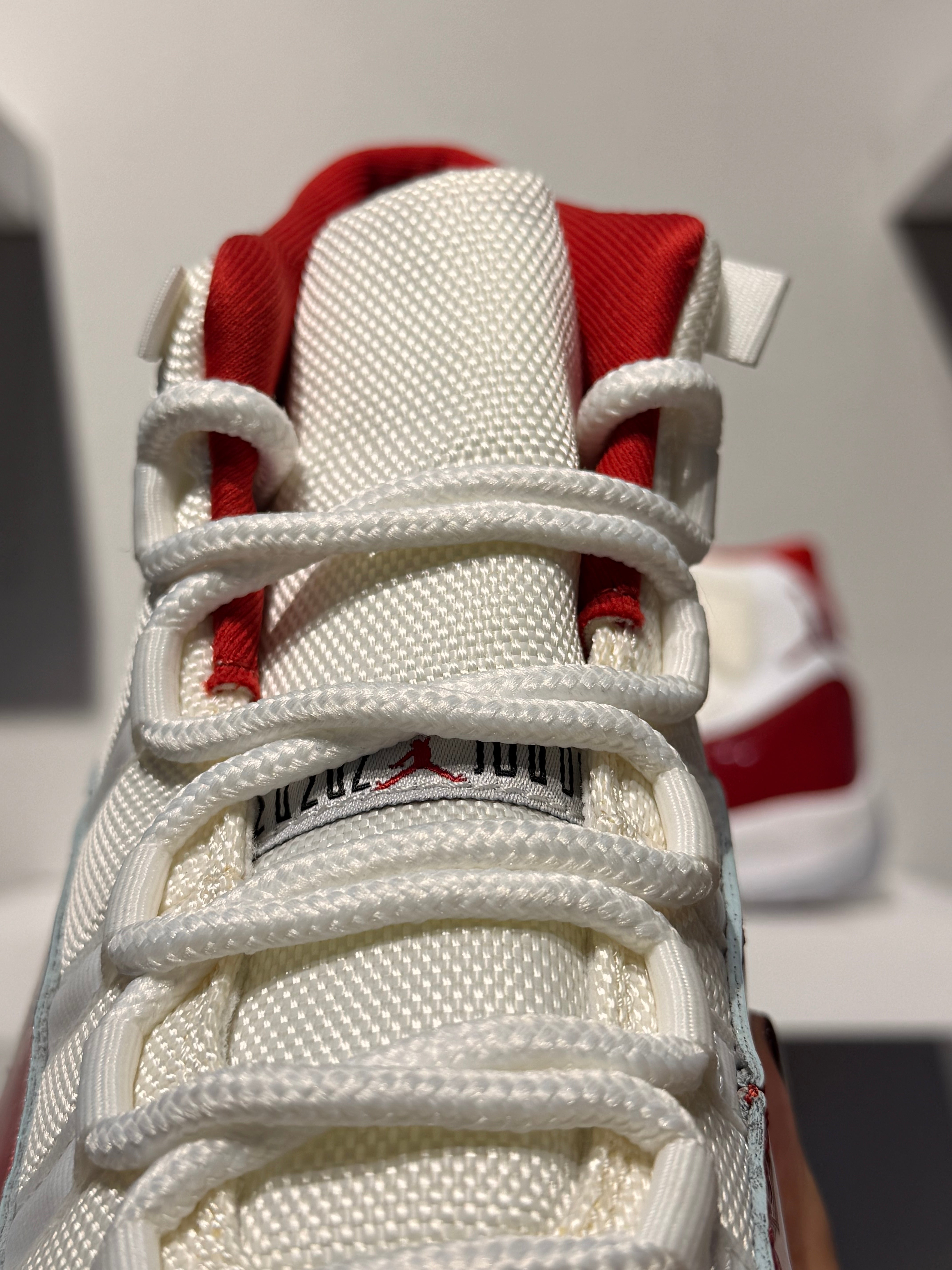 JORDAN 11 CHERRY RED