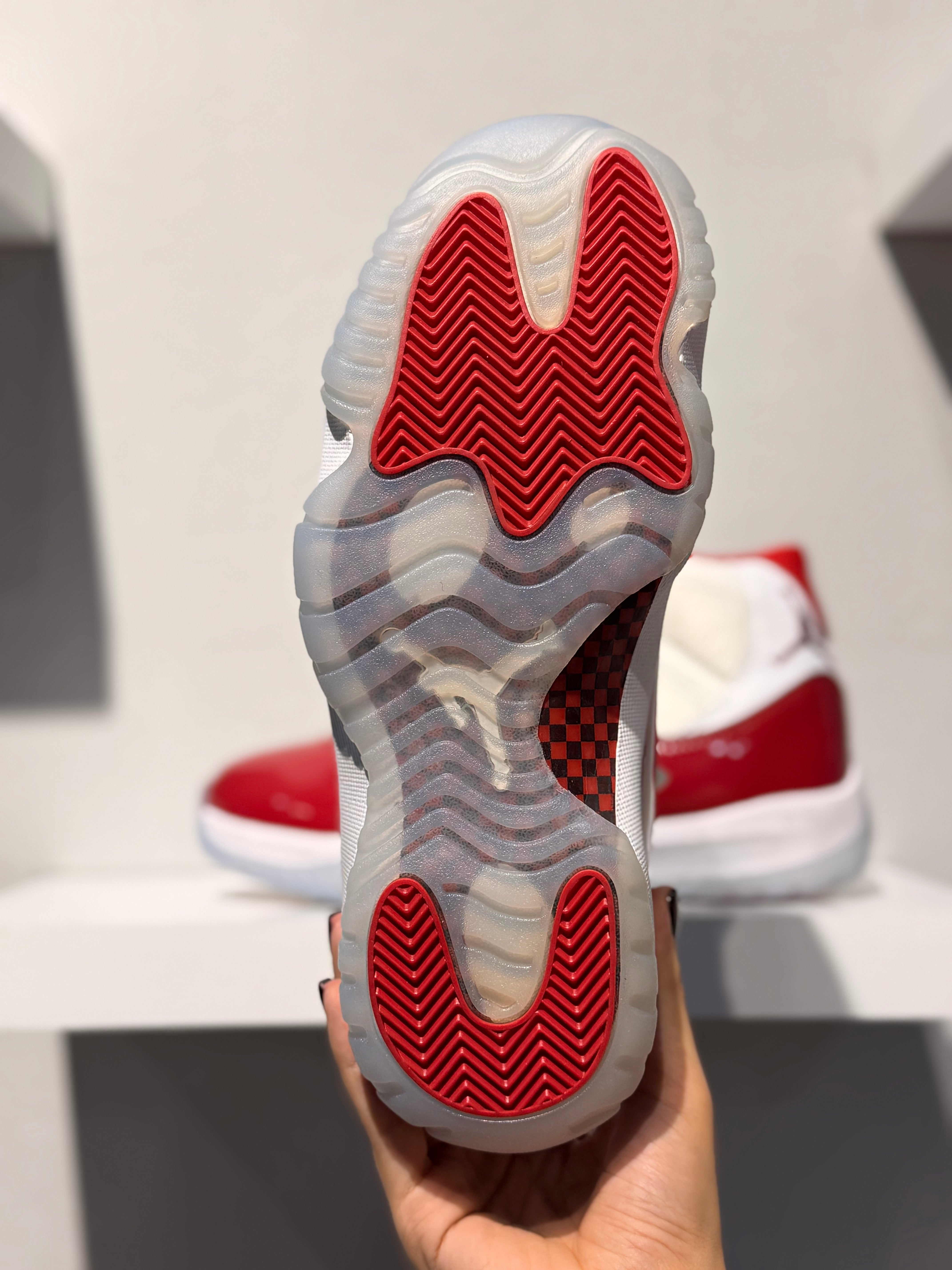 JORDAN 11 CHERRY RED