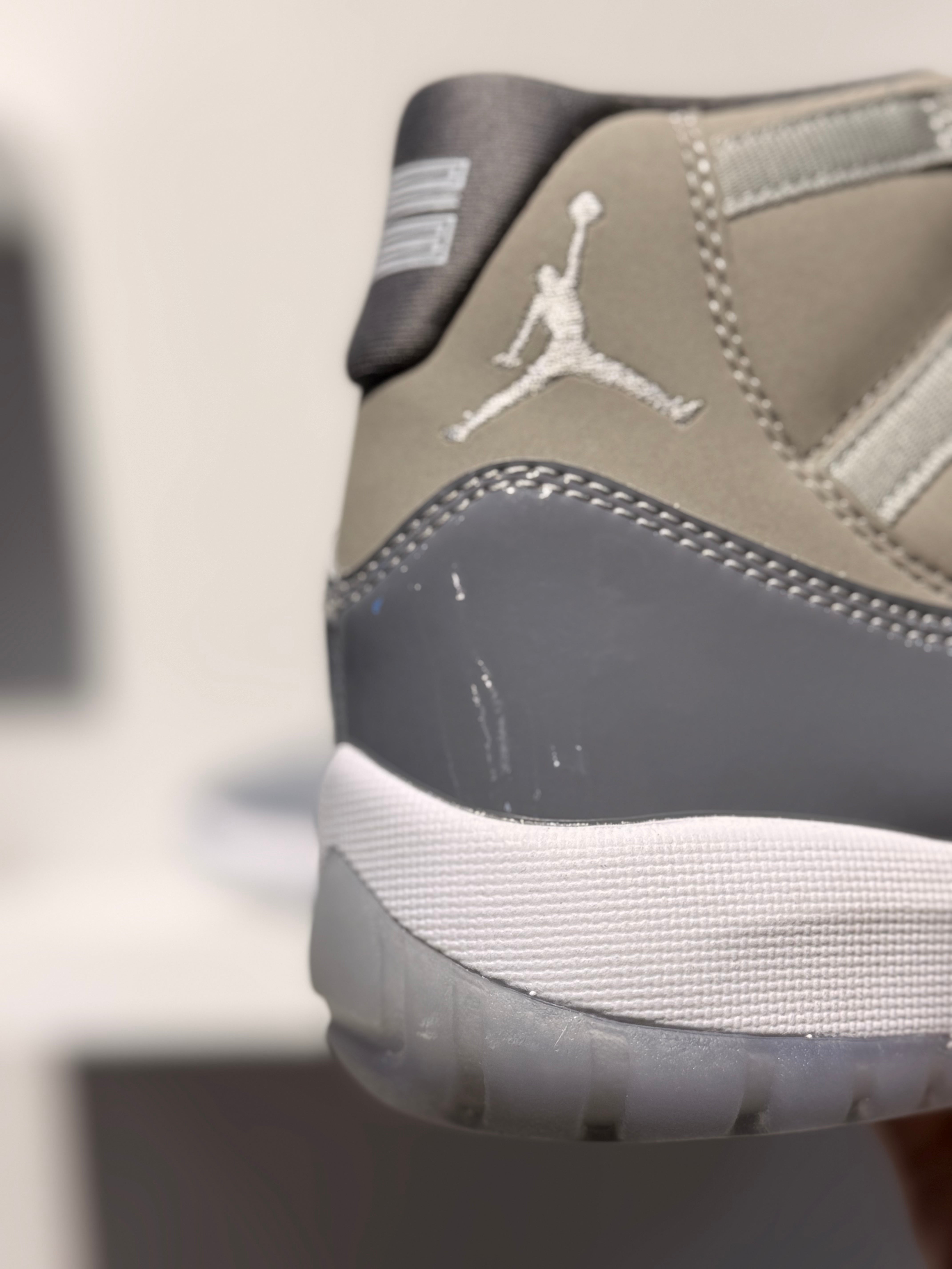 AIR JORDAN 11 RETRO COOL GREY