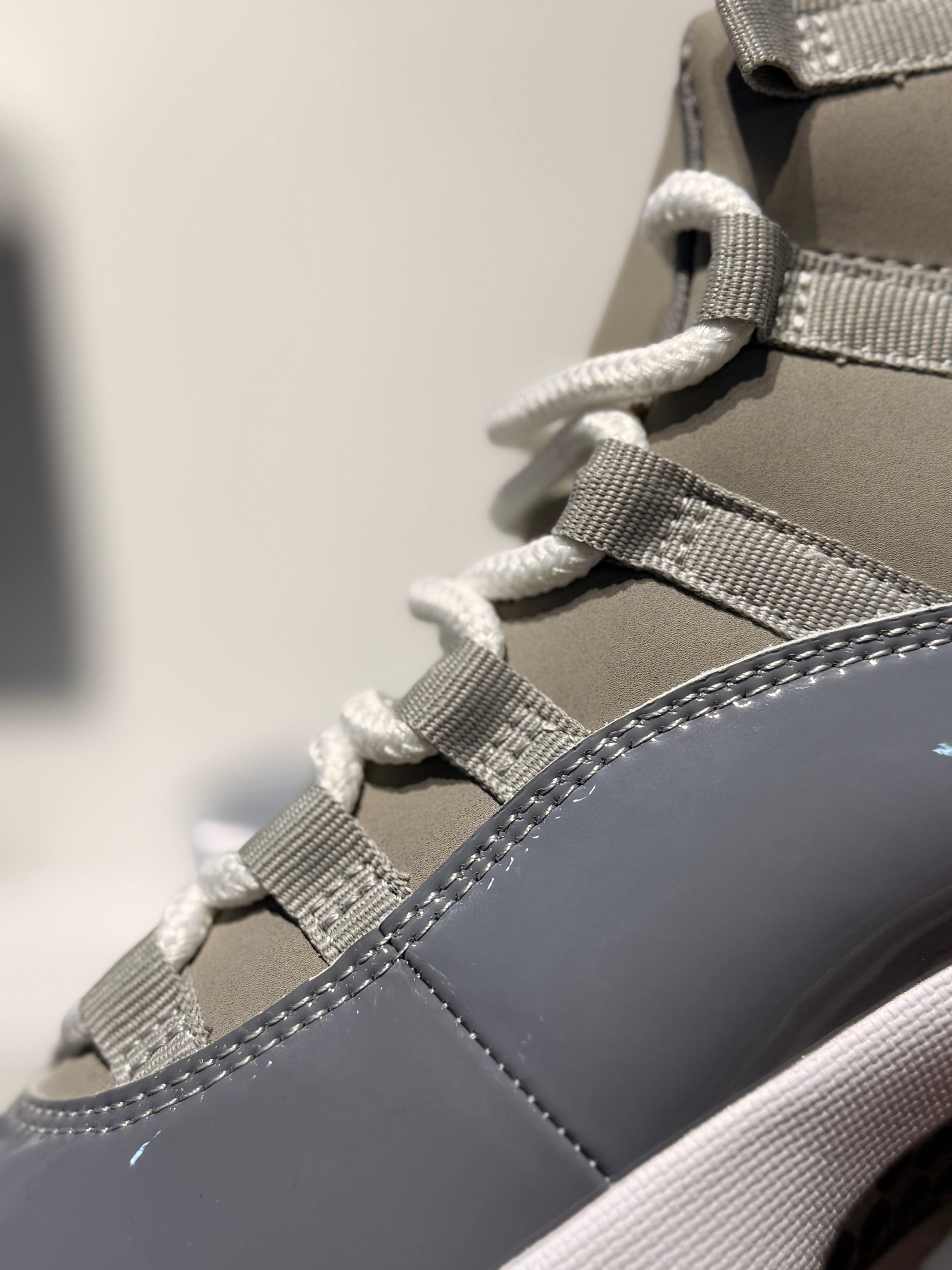 AIR JORDAN 11 RETRO COOL GREY