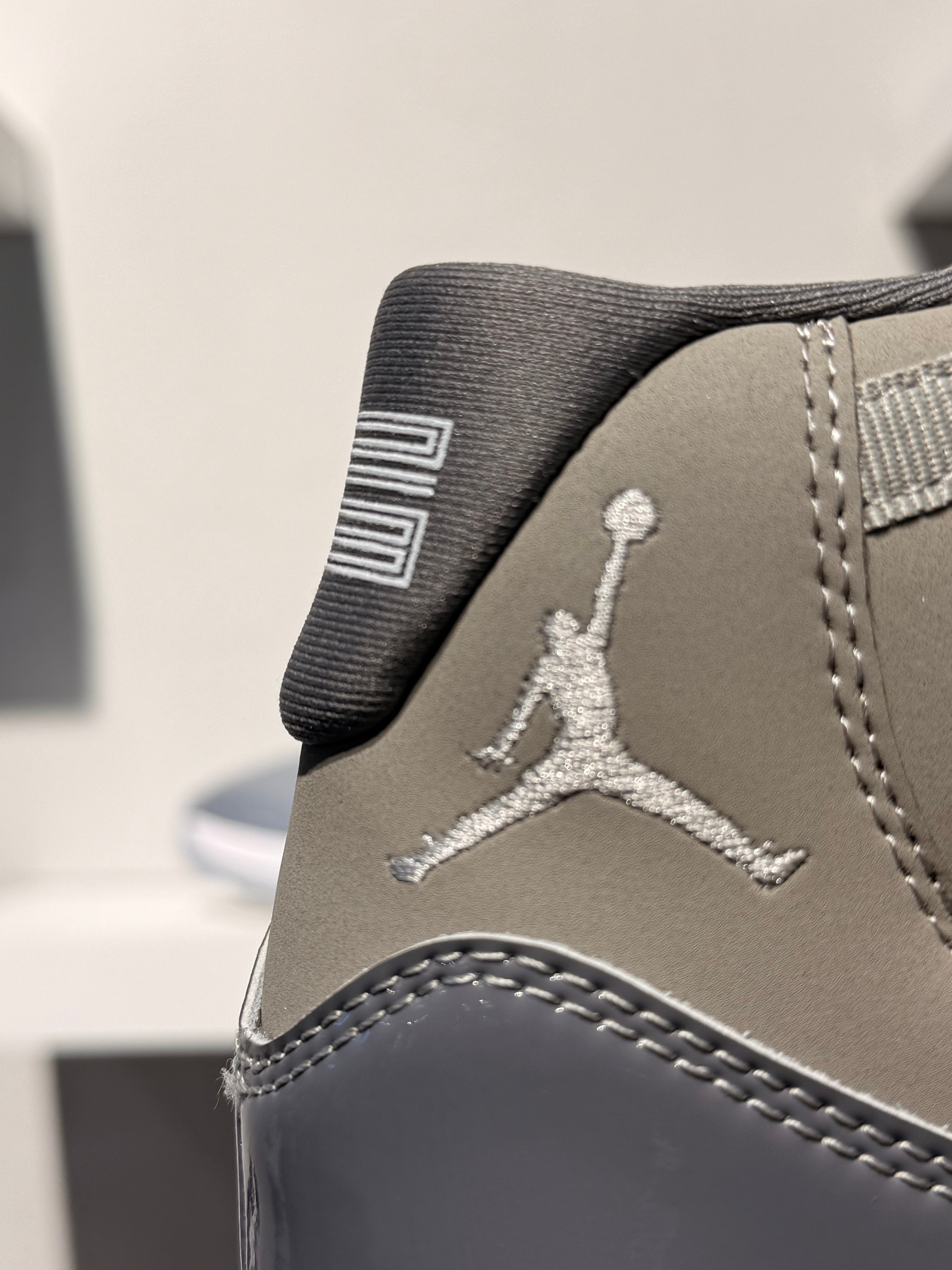 AIR JORDAN 11 RETRO COOL GREY