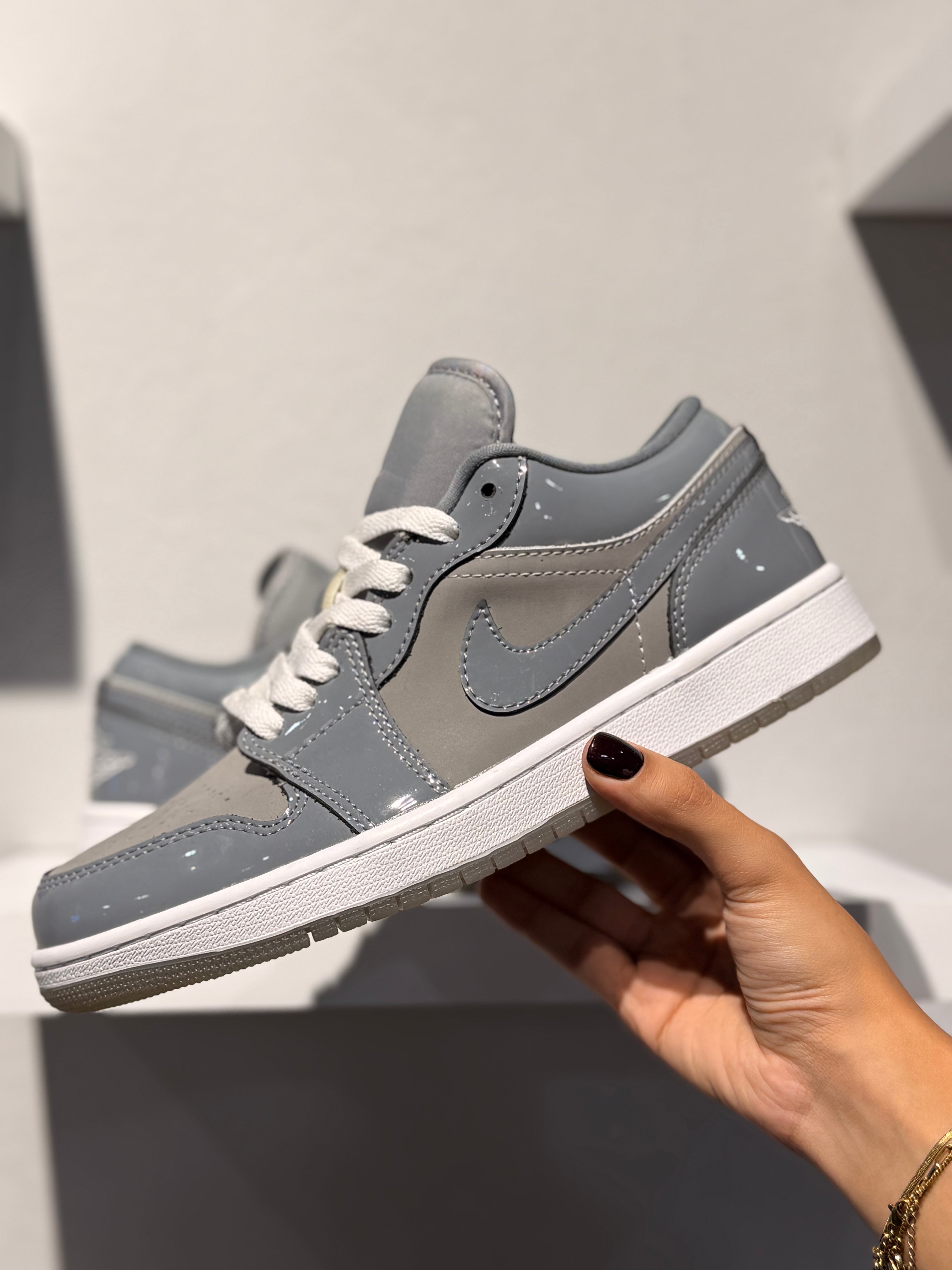 JORDAN LOW MEDIUM GREY