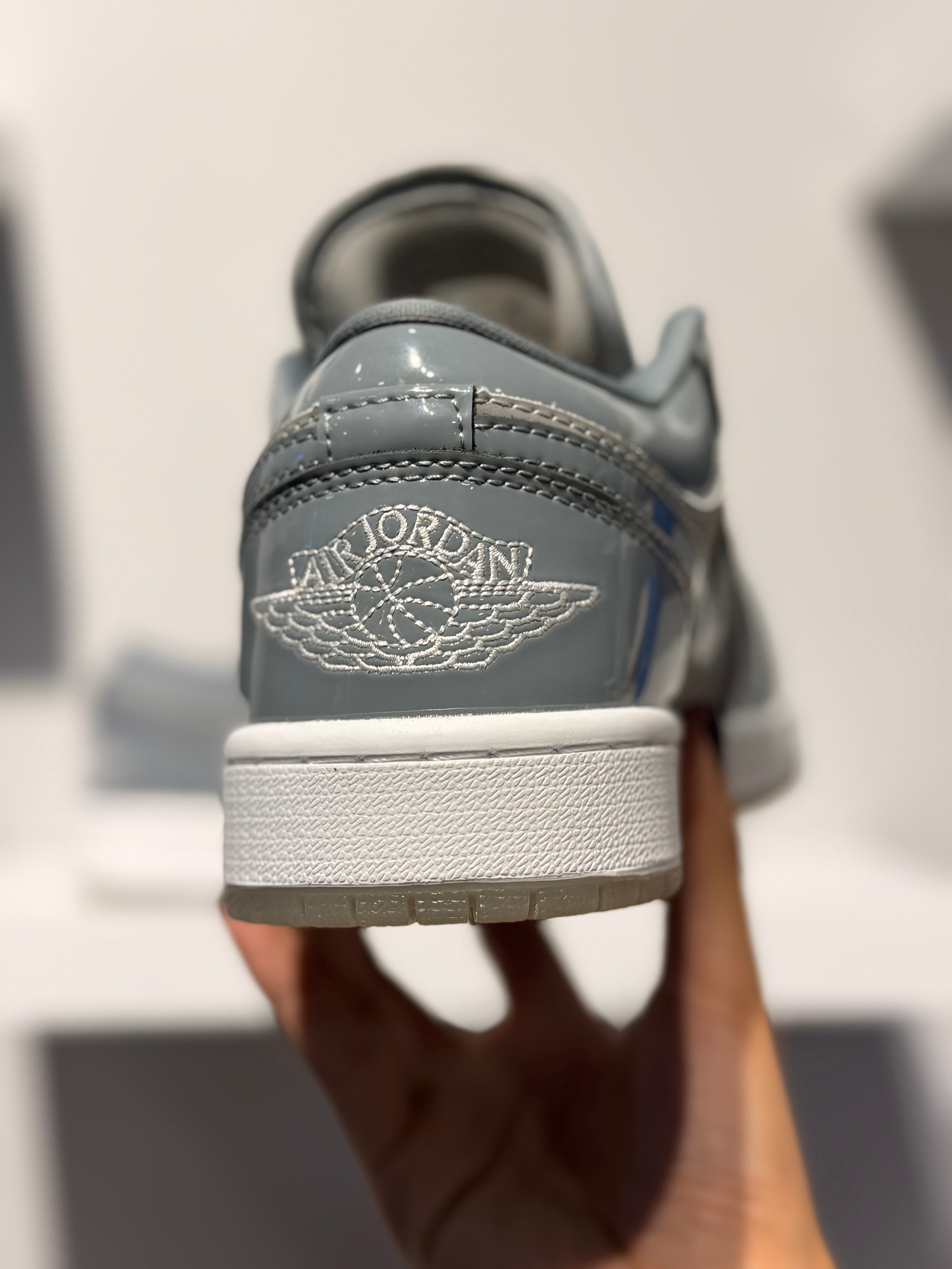 JORDAN LOW MEDIUM GREY