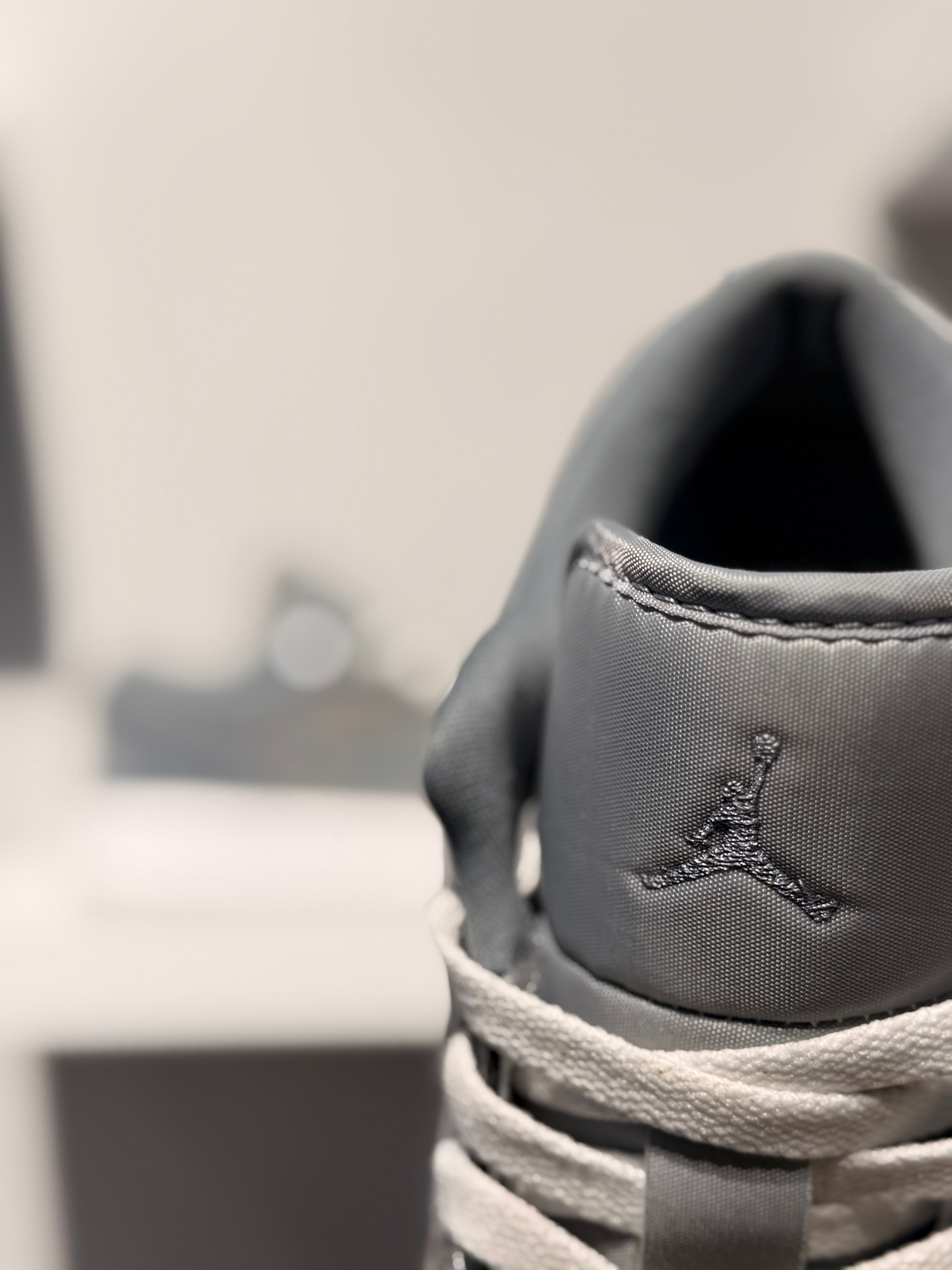 JORDAN LOW MEDIUM GREY