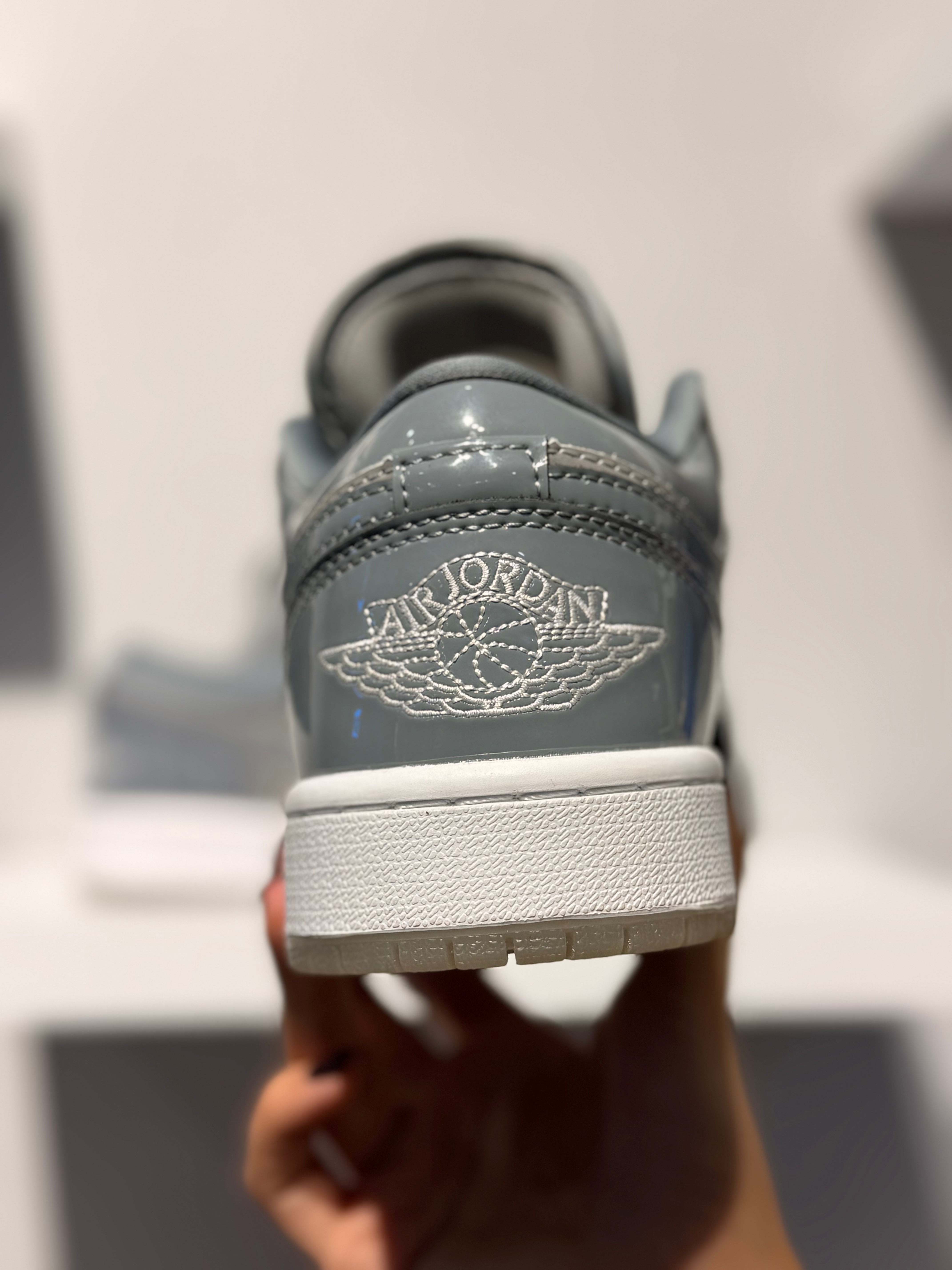 JORDAN LOW MEDIUM GREY