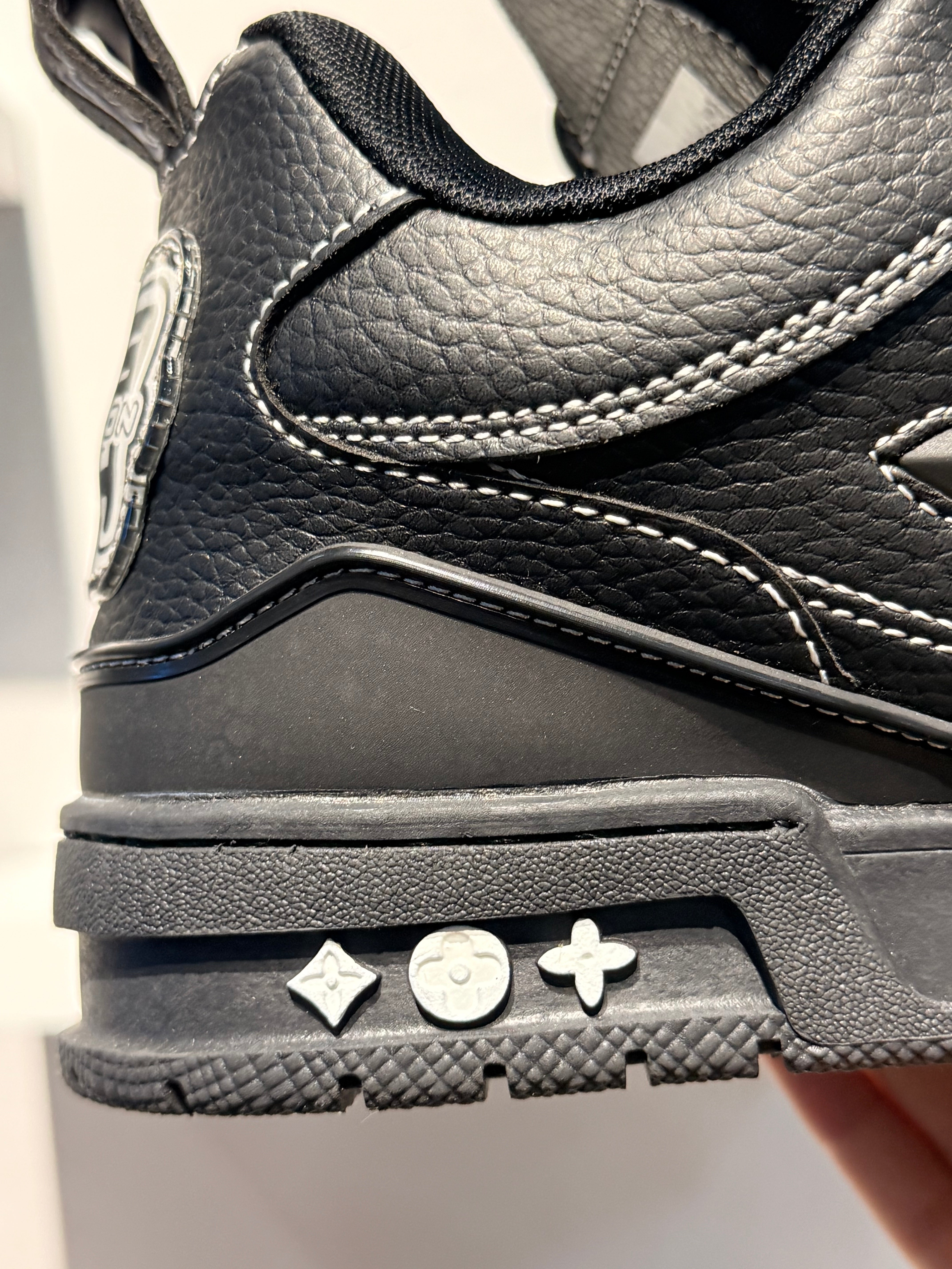 LOUIS VUITTON LV SKATE BLACK