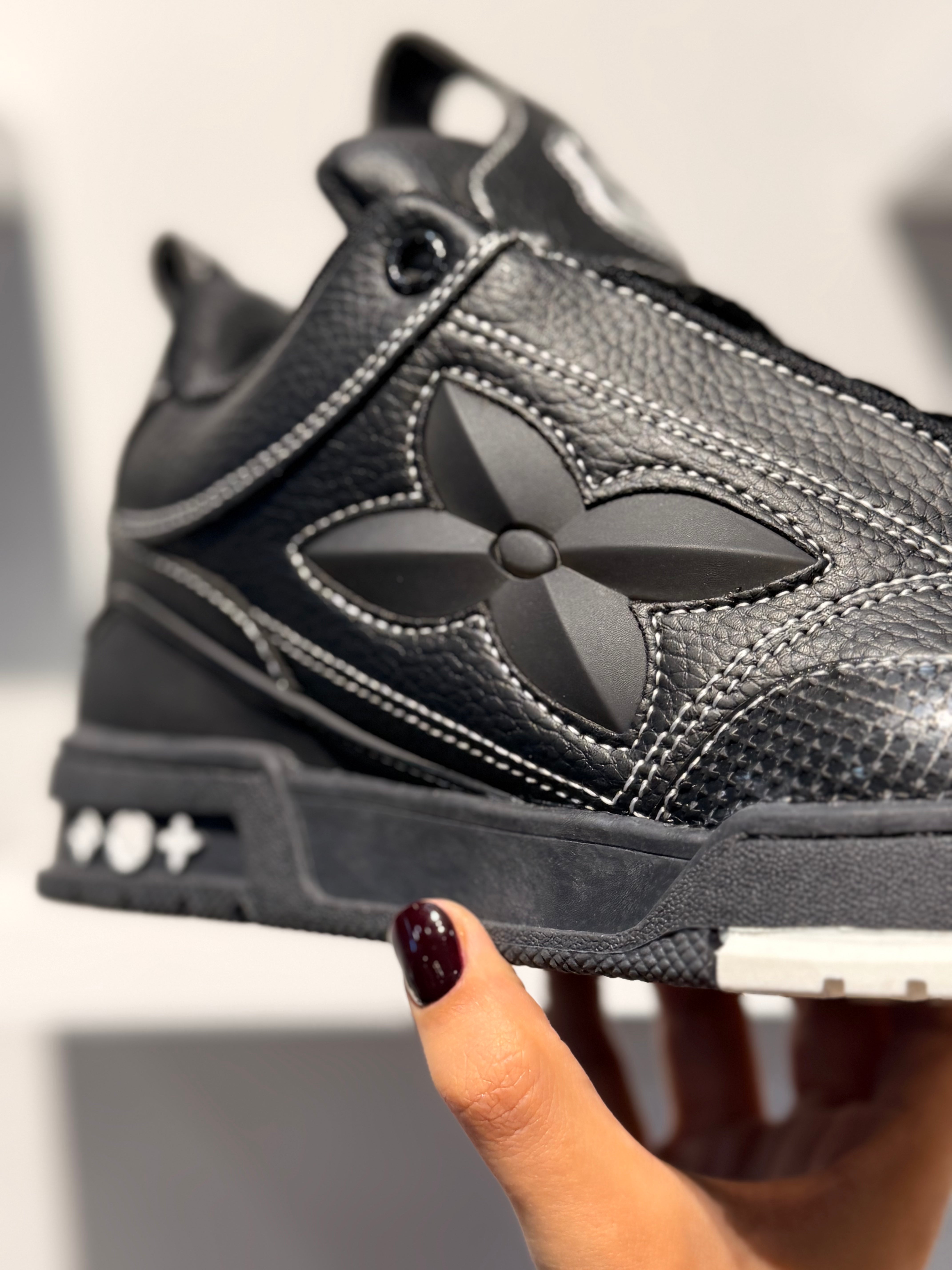 LOUIS VUITTON LV SKATE BLACK