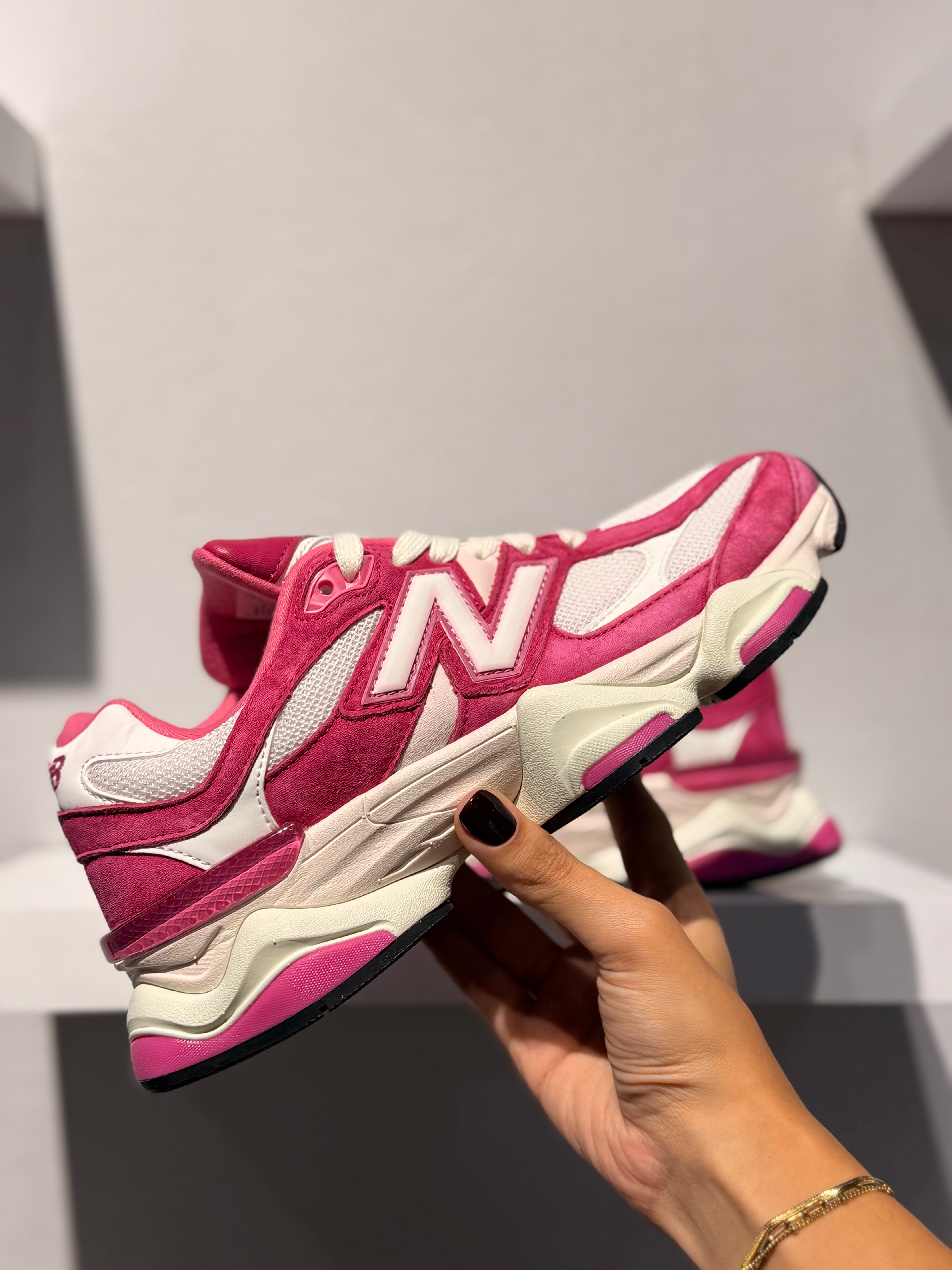 NEW BALANCE 9060 FUCHSIA PINK