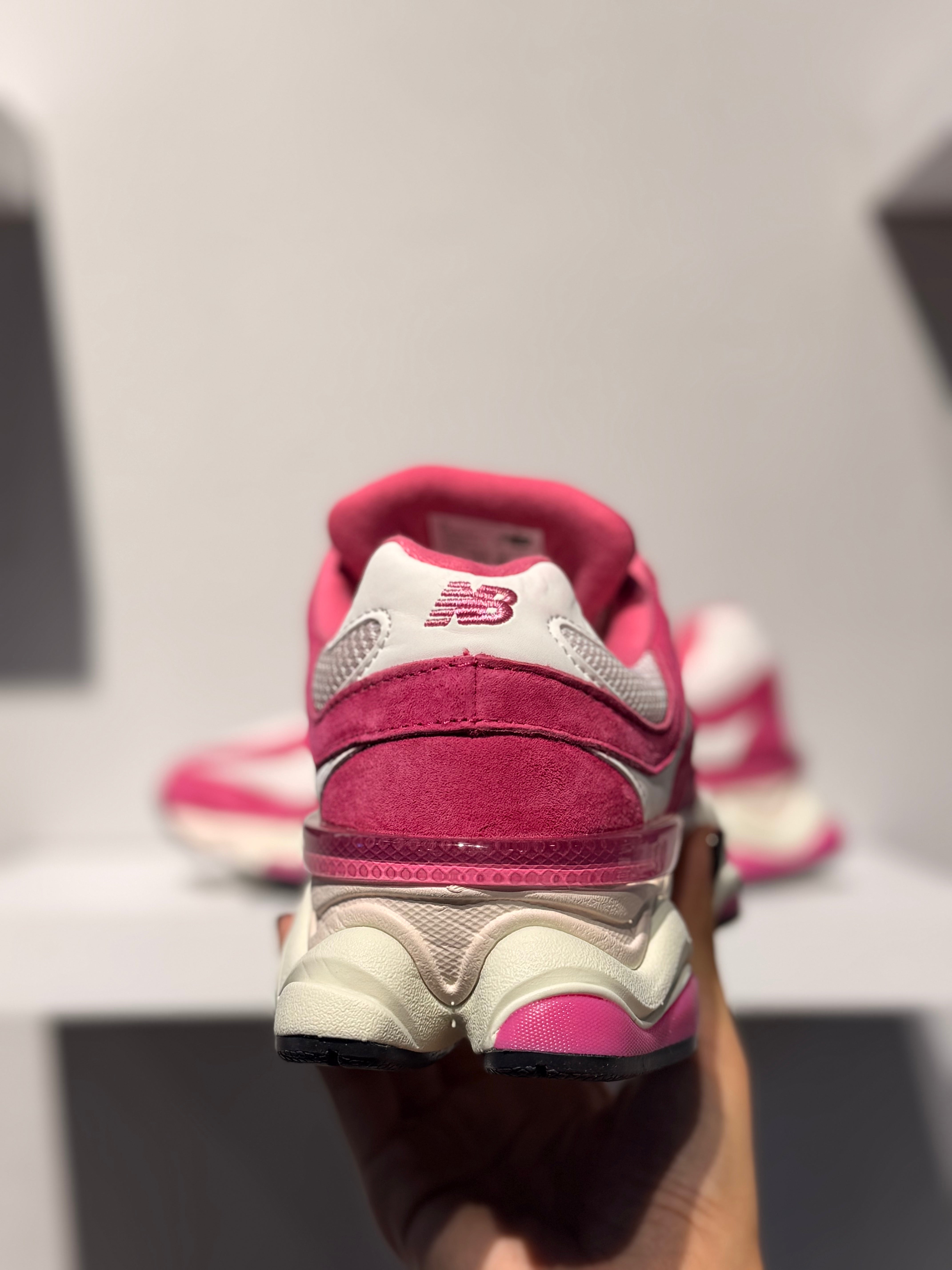 NEW BALANCE 9060 FUCHSIA PINK