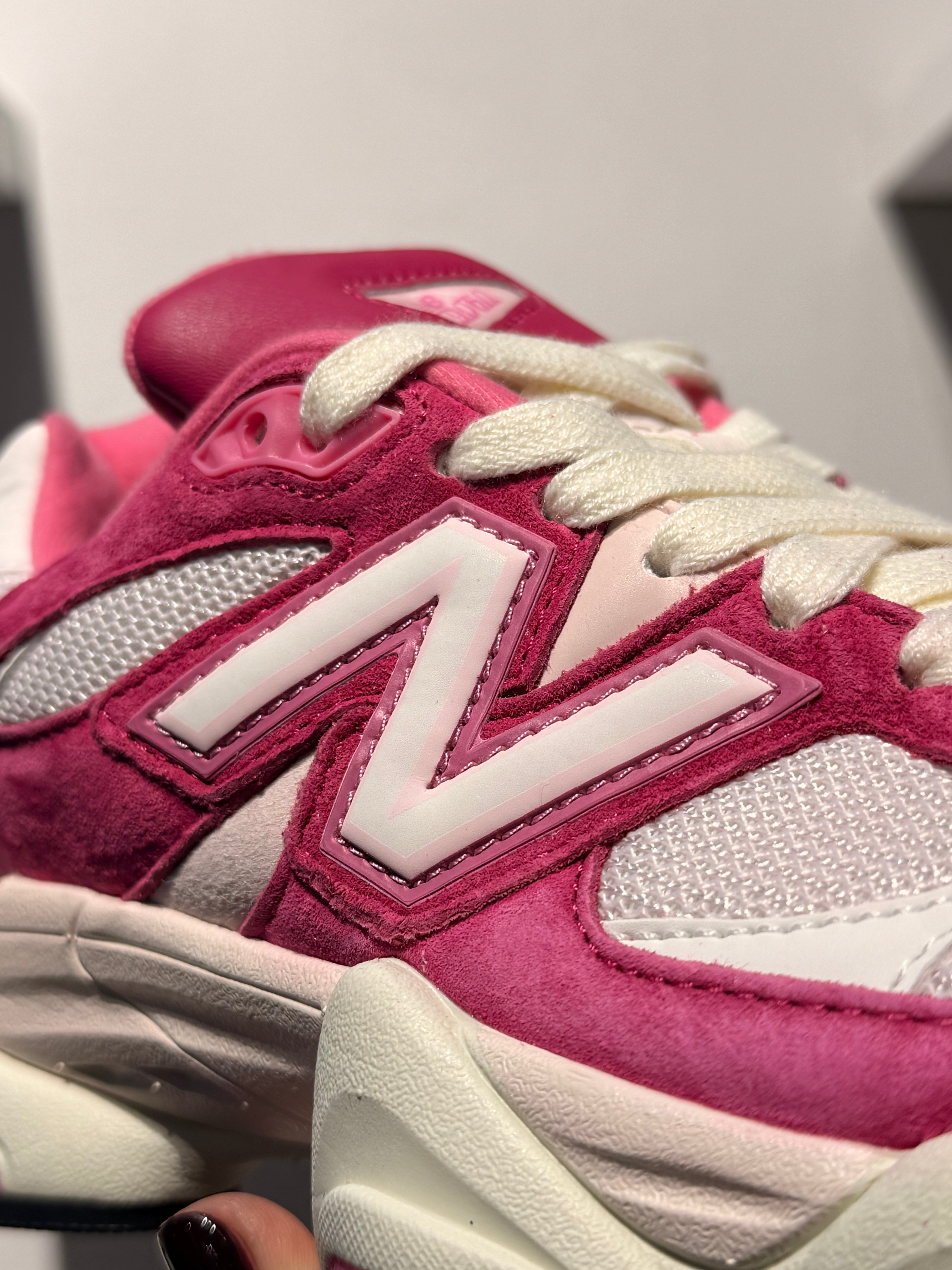 NEW BALANCE 9060 FUCHSIA PINK