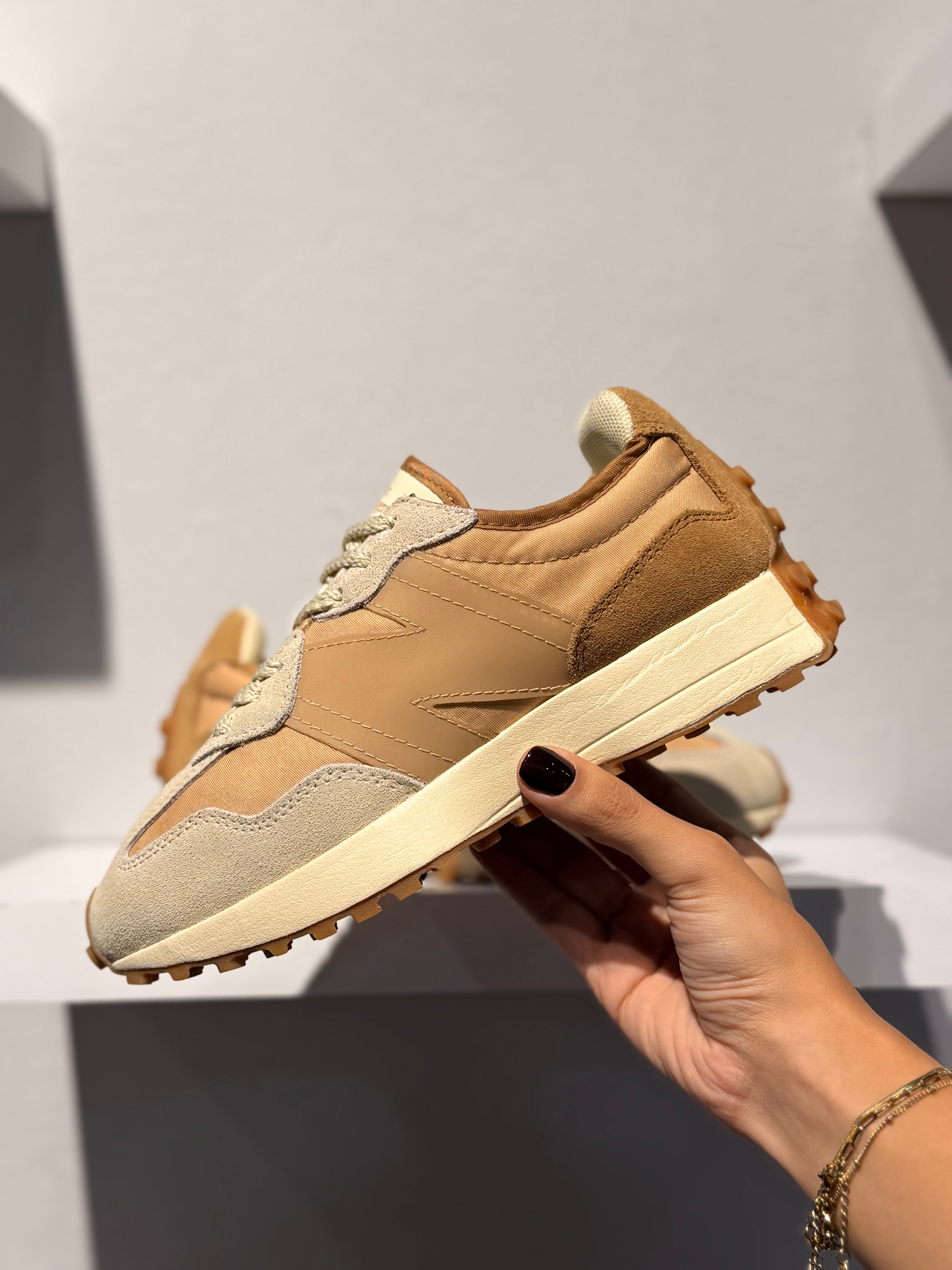 NEW BALANCE 327 BEIGE GUM