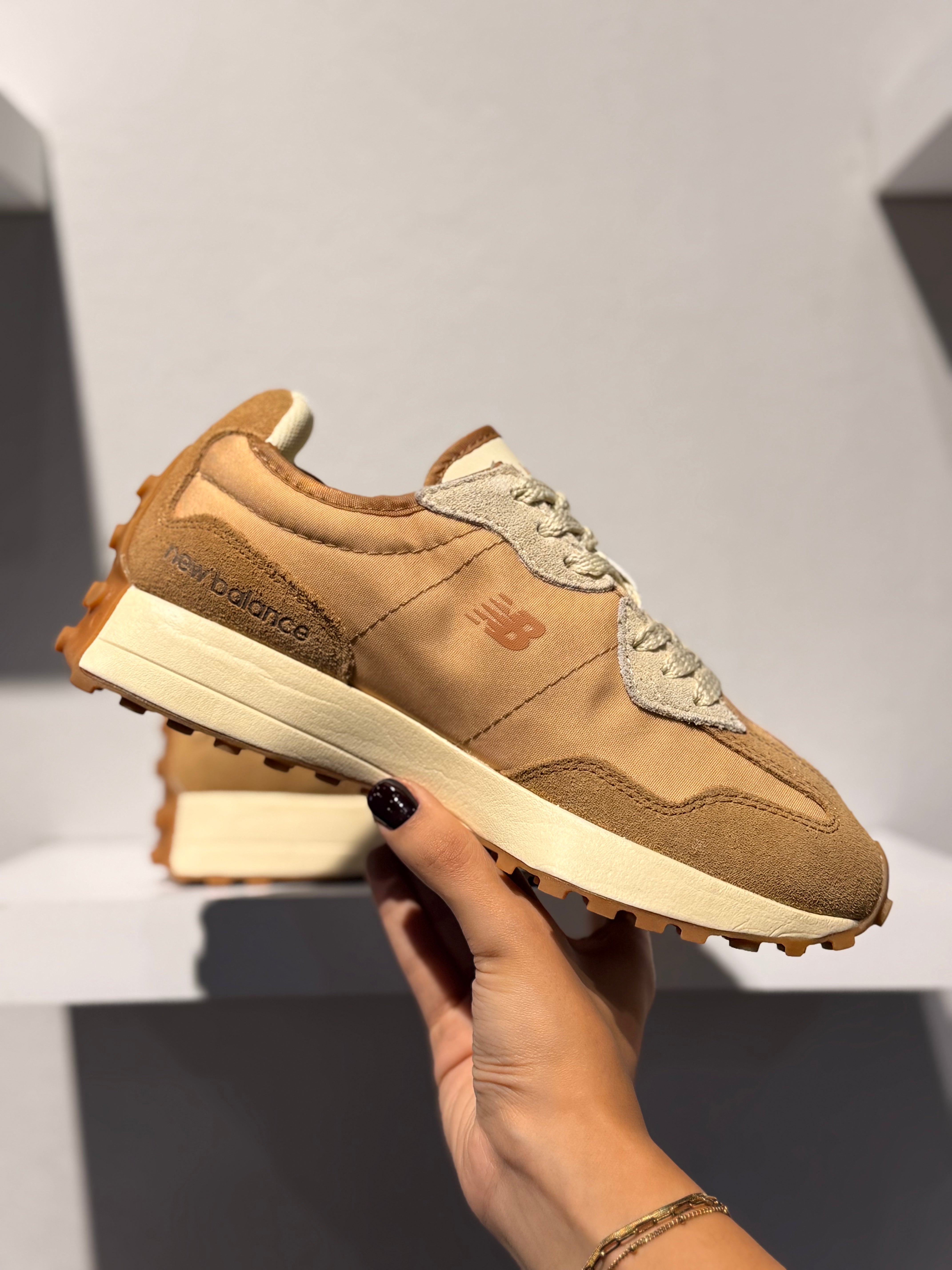 NEW BALANCE 327 BEIGE GUM