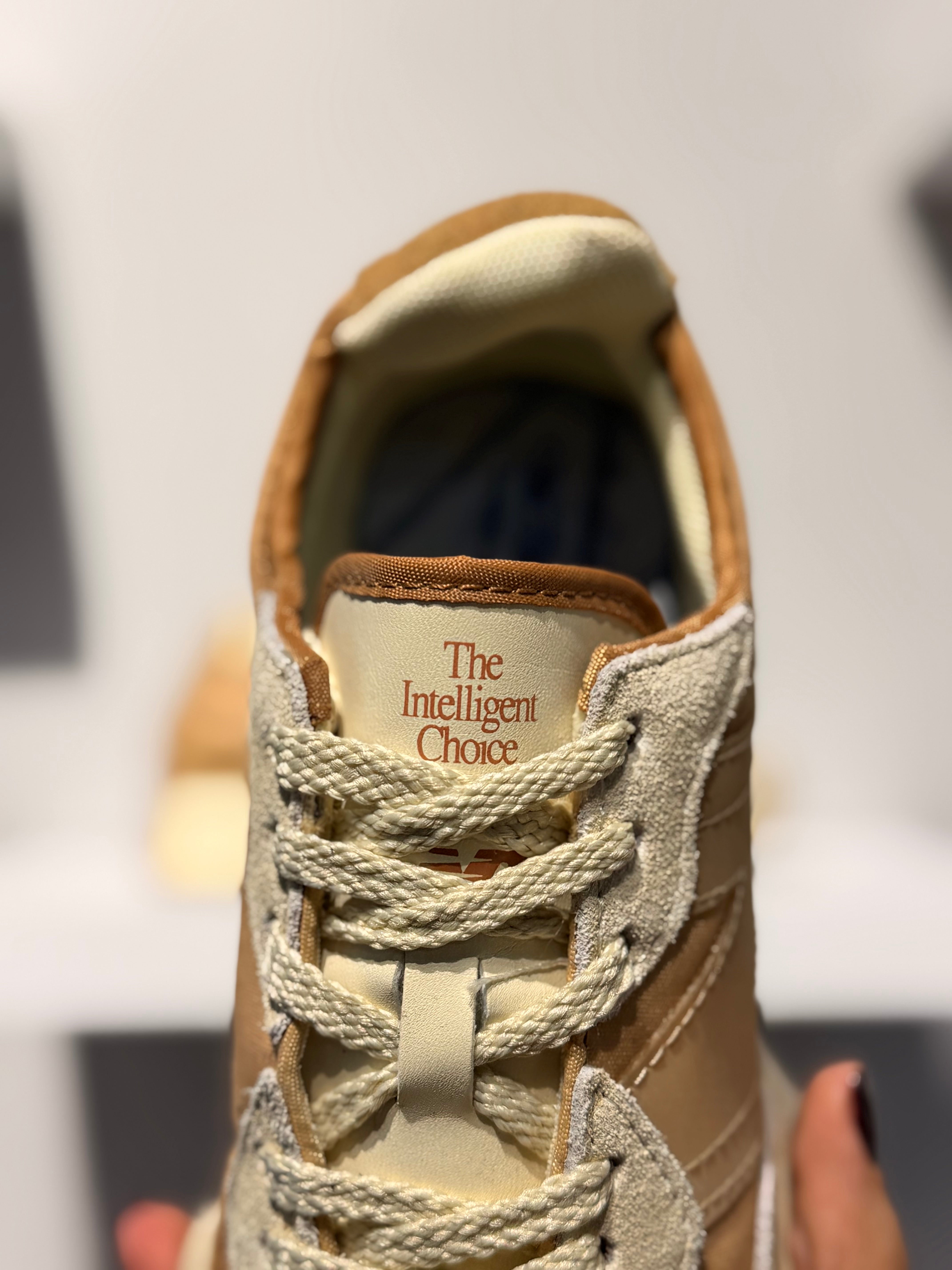 NEW BALANCE 327 BEIGE GUM