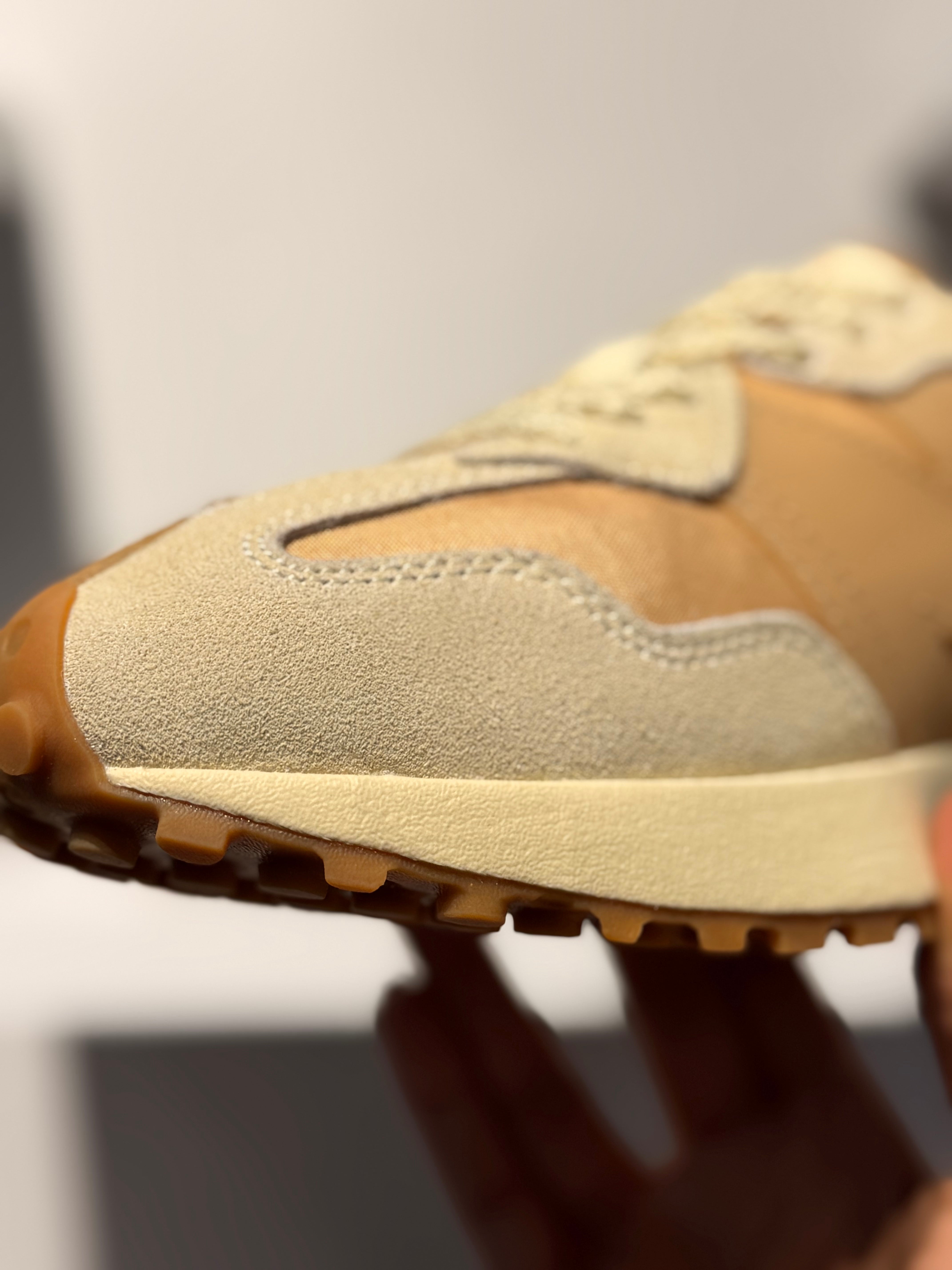 NEW BALANCE 327 BEIGE GUM