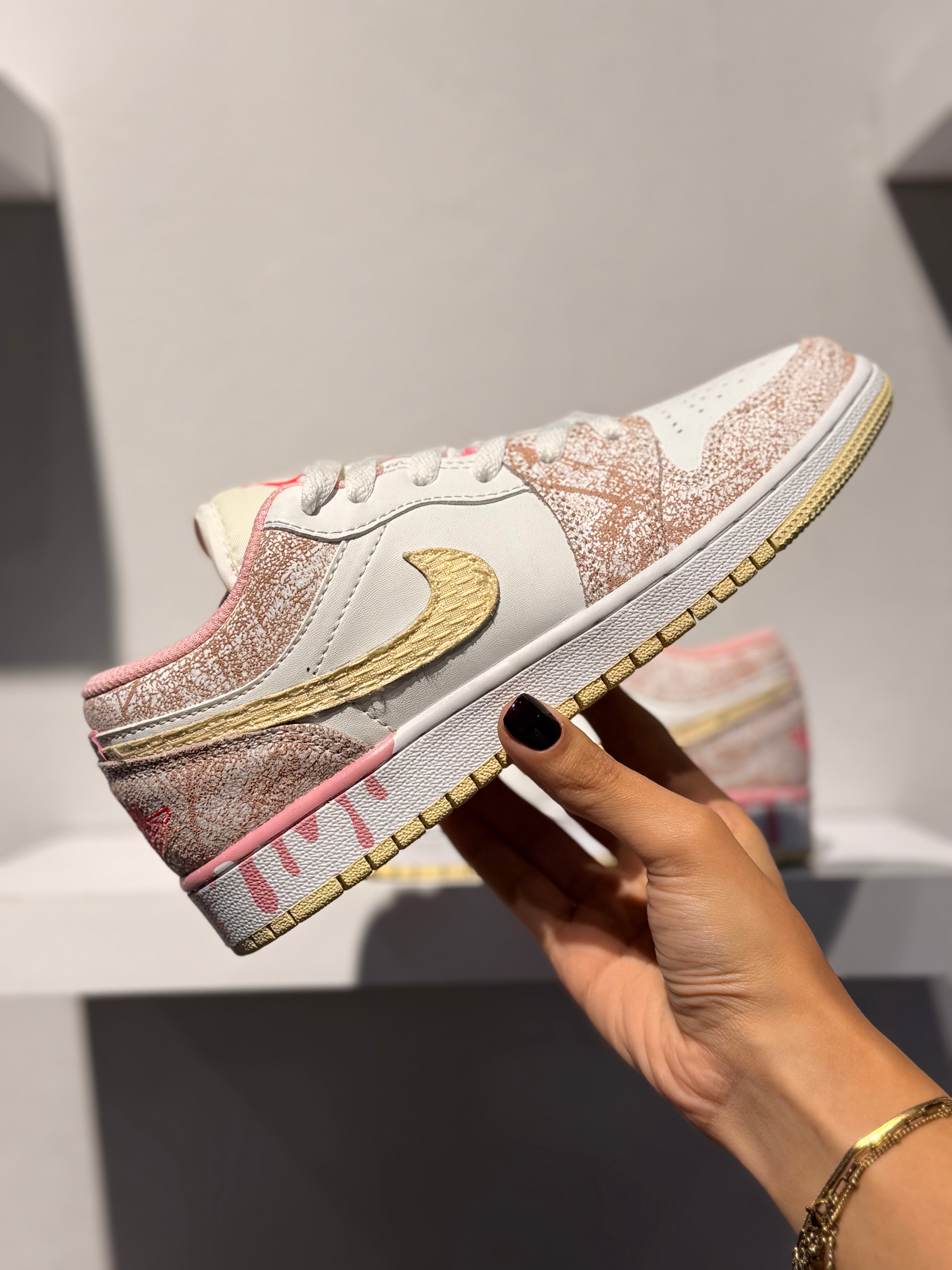 AIR JORDAN 1 LOW PAINT DRIP