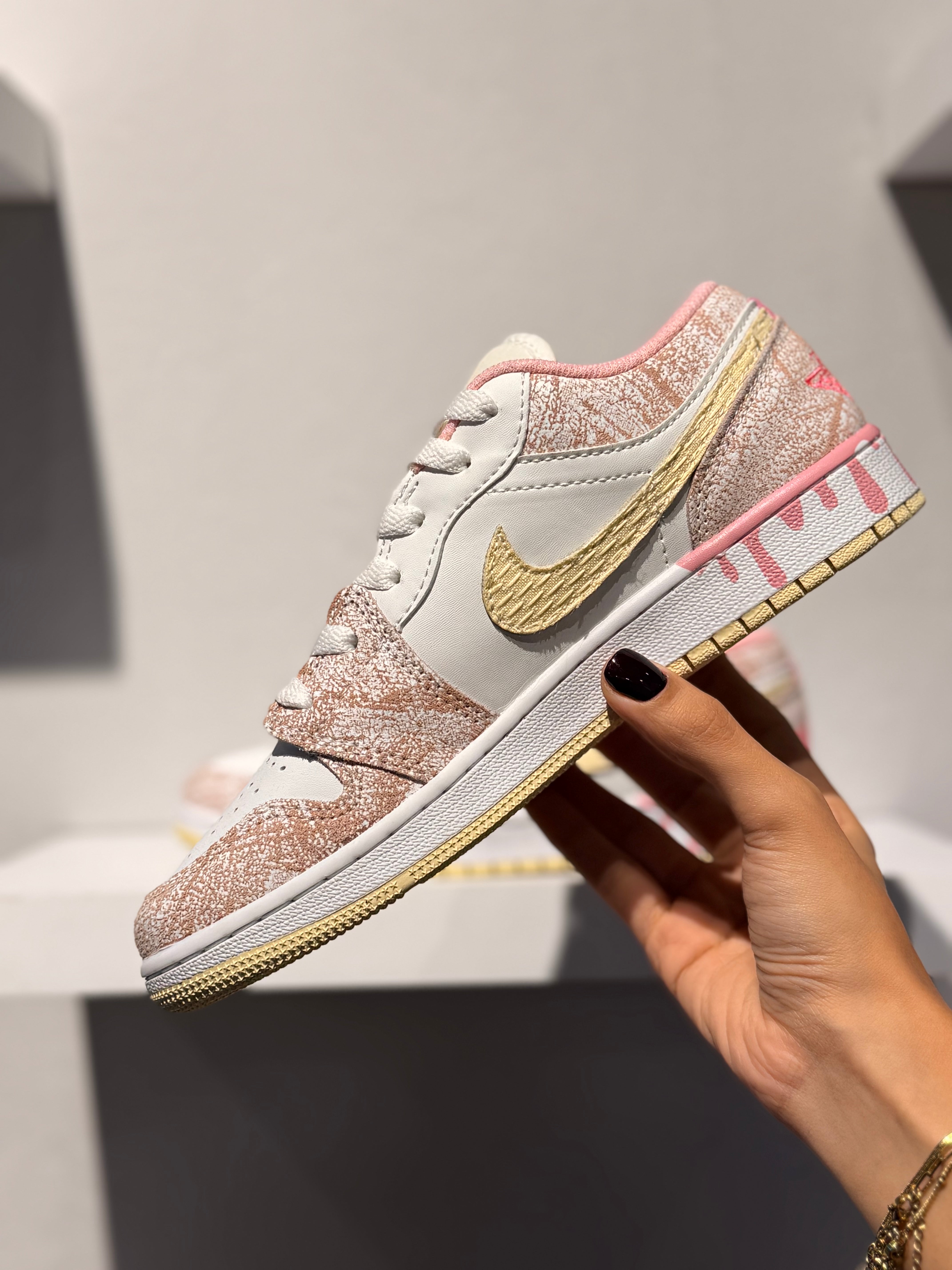 AIR JORDAN 1 LOW PAINT DRIP