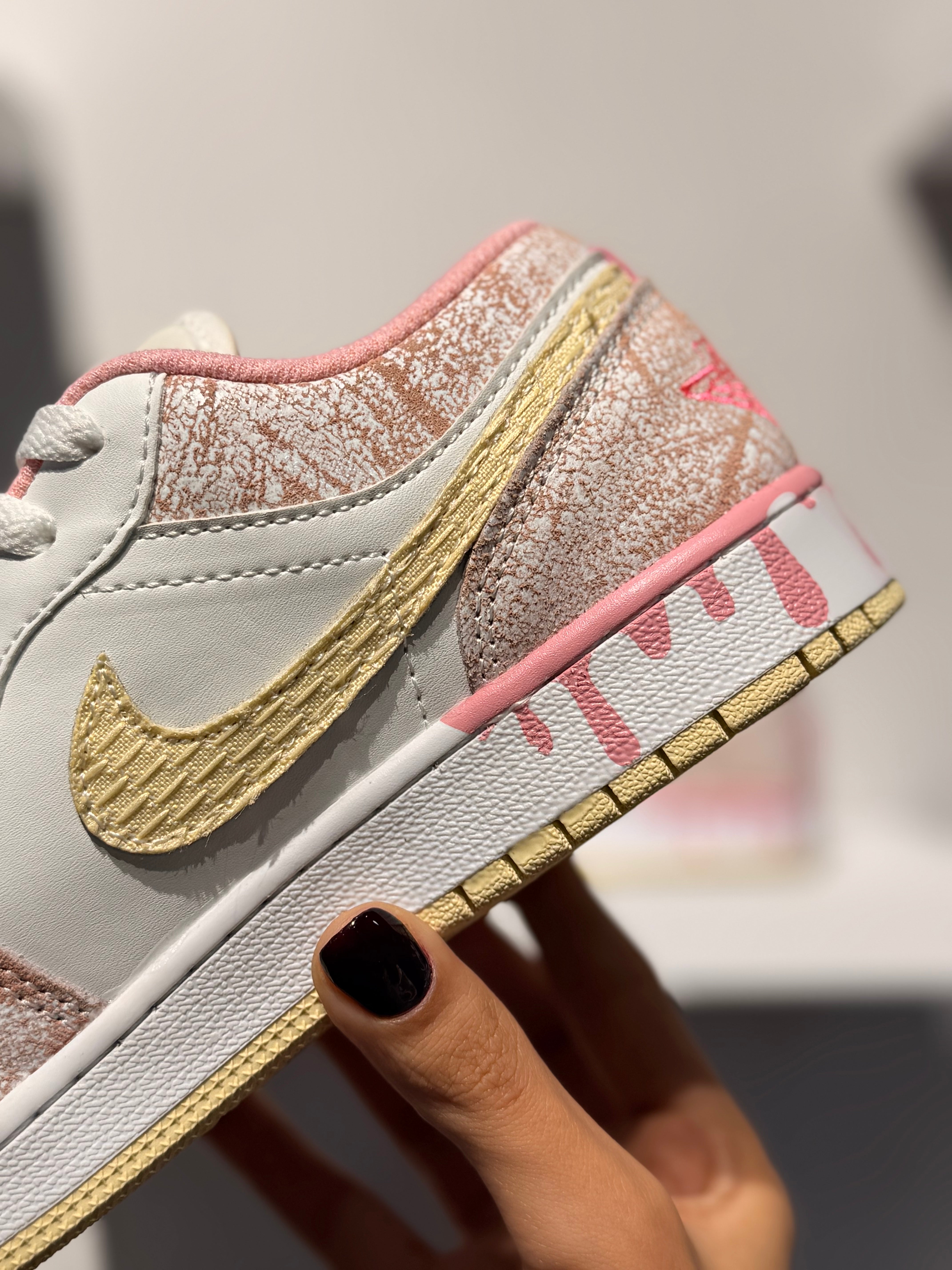 AIR JORDAN 1 LOW PAINT DRIP
