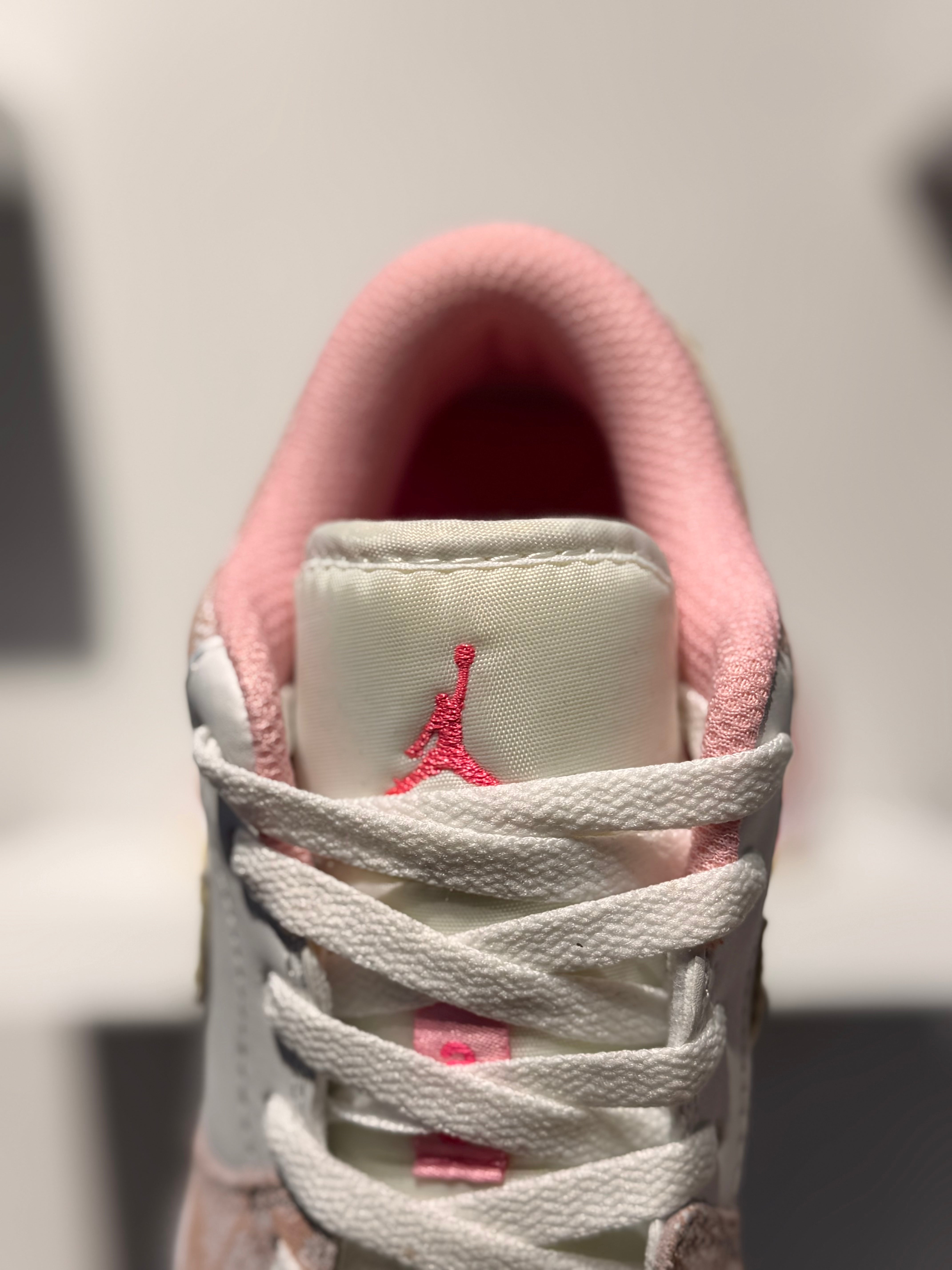 AIR JORDAN 1 LOW PAINT DRIP